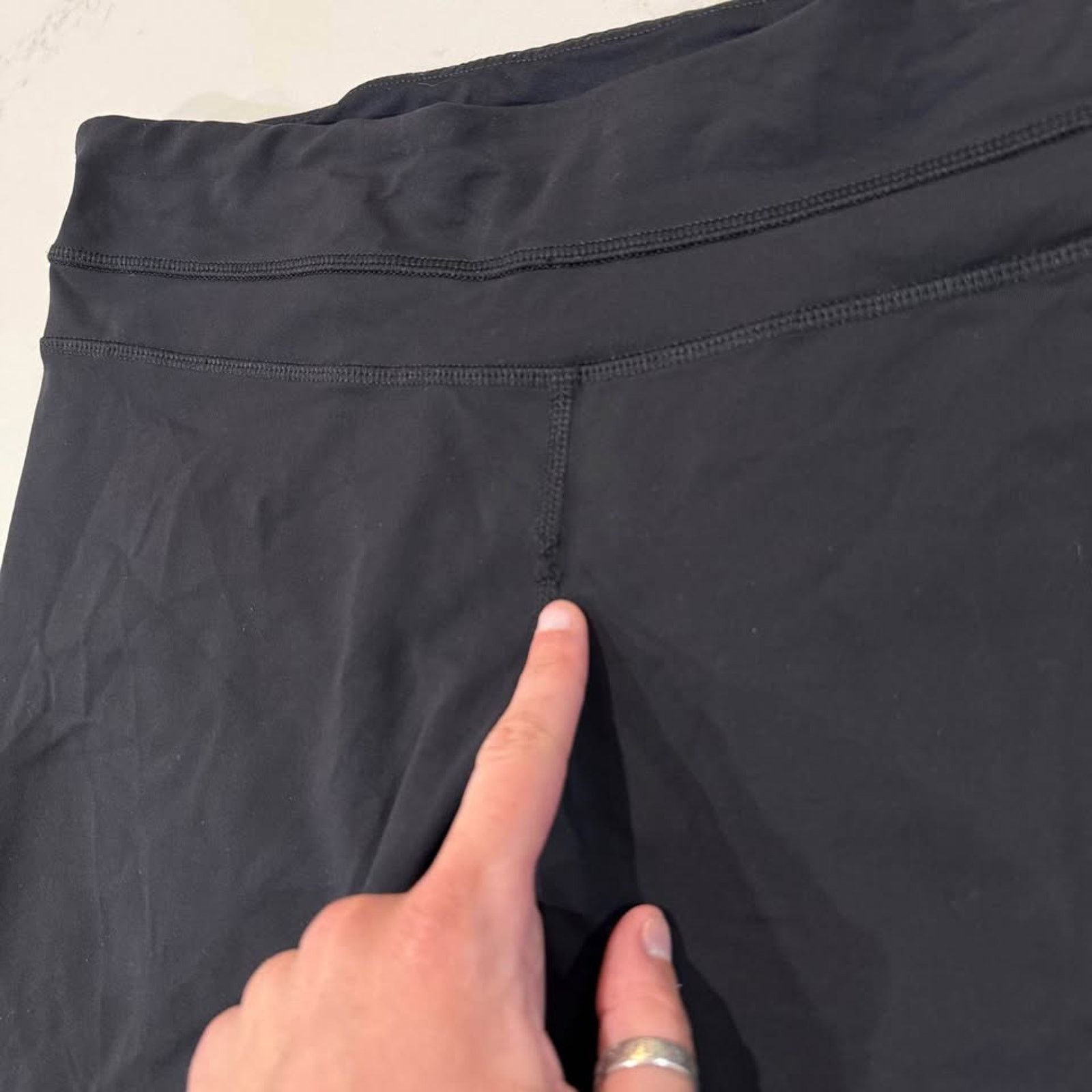 Lululemon Lululemon Cropped Leggings Black Mid Rise Women’s Size 6 Size 28" / US 6 / IT 42 - 4 Thumbnail