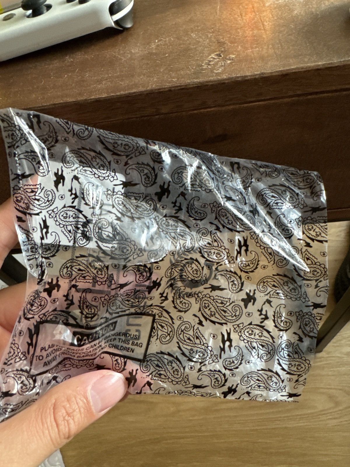 Other Culture Kings Gaming Wallet and Chip Black / Paisley Size ONE SIZE - 7 Thumbnail