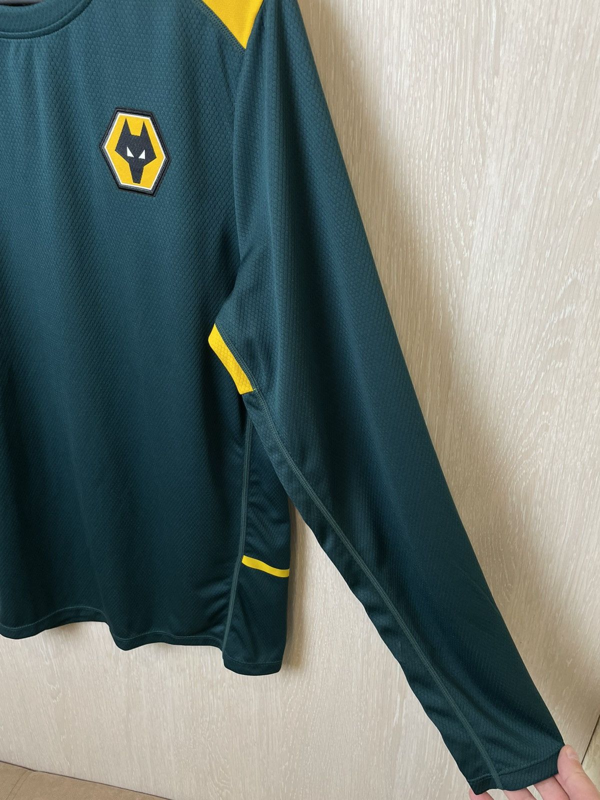 Vintage Vintage Castore FC Wolverhampton Longsleeve Jersey Shirt Size US M / EU 48-50 / 2 - 3 Thumbnail