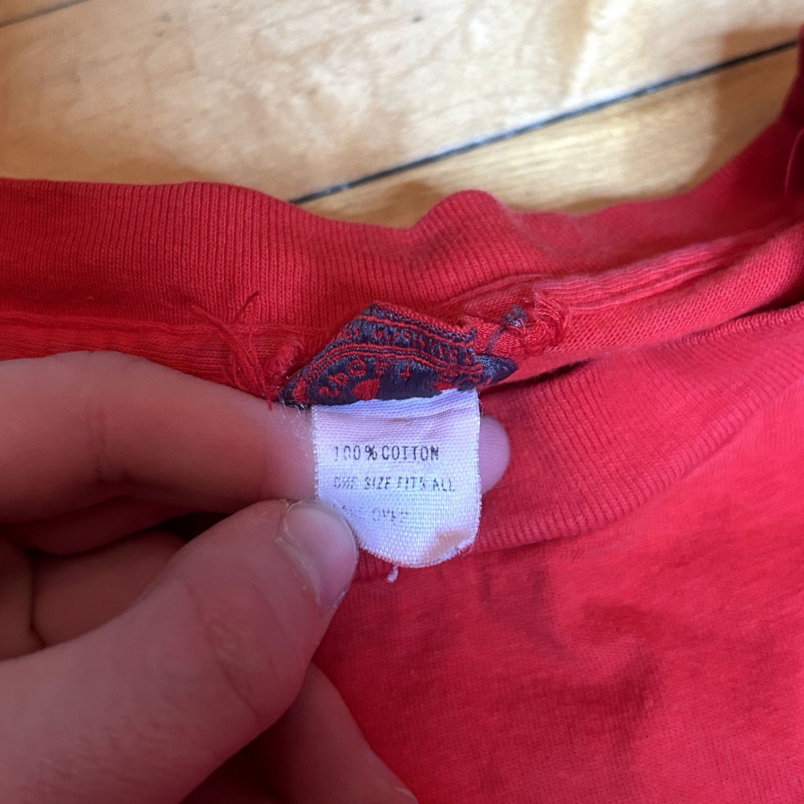 Vintage Vintage 90s Red Peace T-Shirt Size US M / EU 48-50 / 2 - 4 Thumbnail