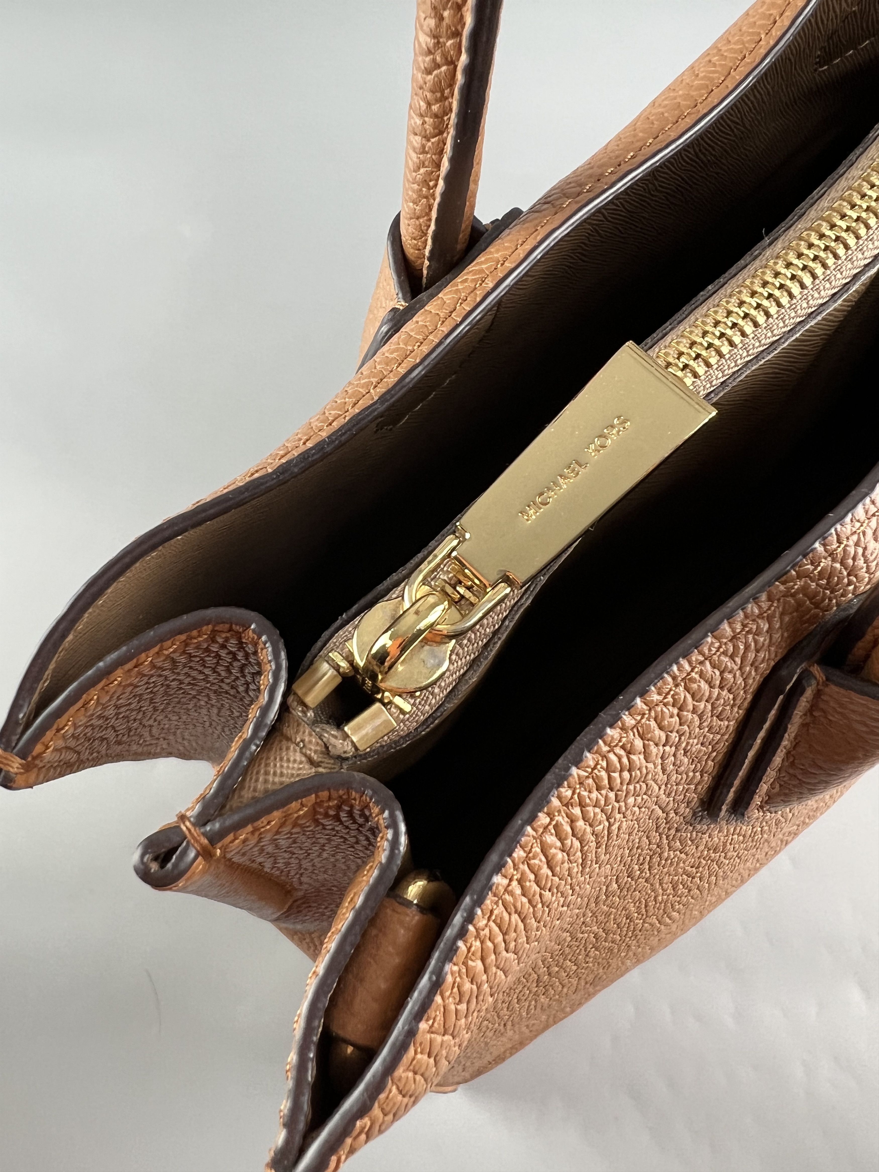 Michael Kors Michael Kors Brown Leather Shoulder Bag Handbag Size ONE SIZE - 10 Thumbnail
