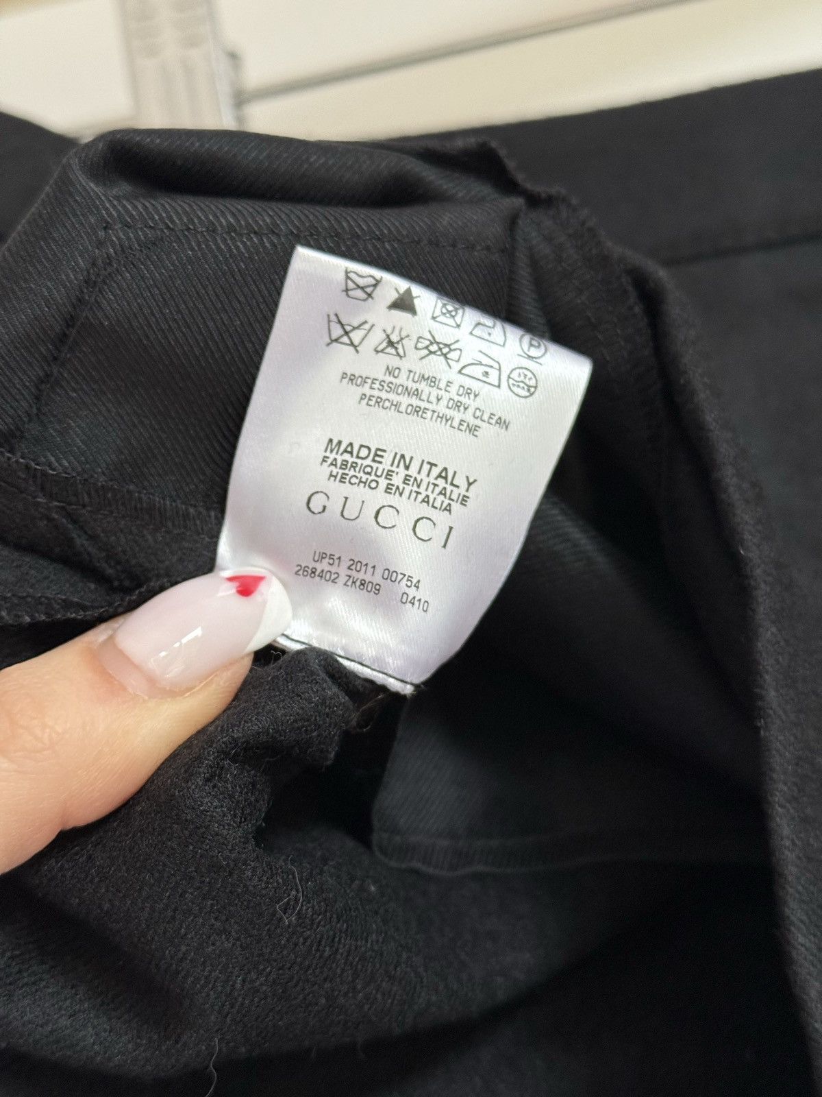Designer × Gucci × Vintage Gucci Black Wool and Cashmere Mini Shorts Size 30" / US 8 / IT 44 - 7 Thumbnail