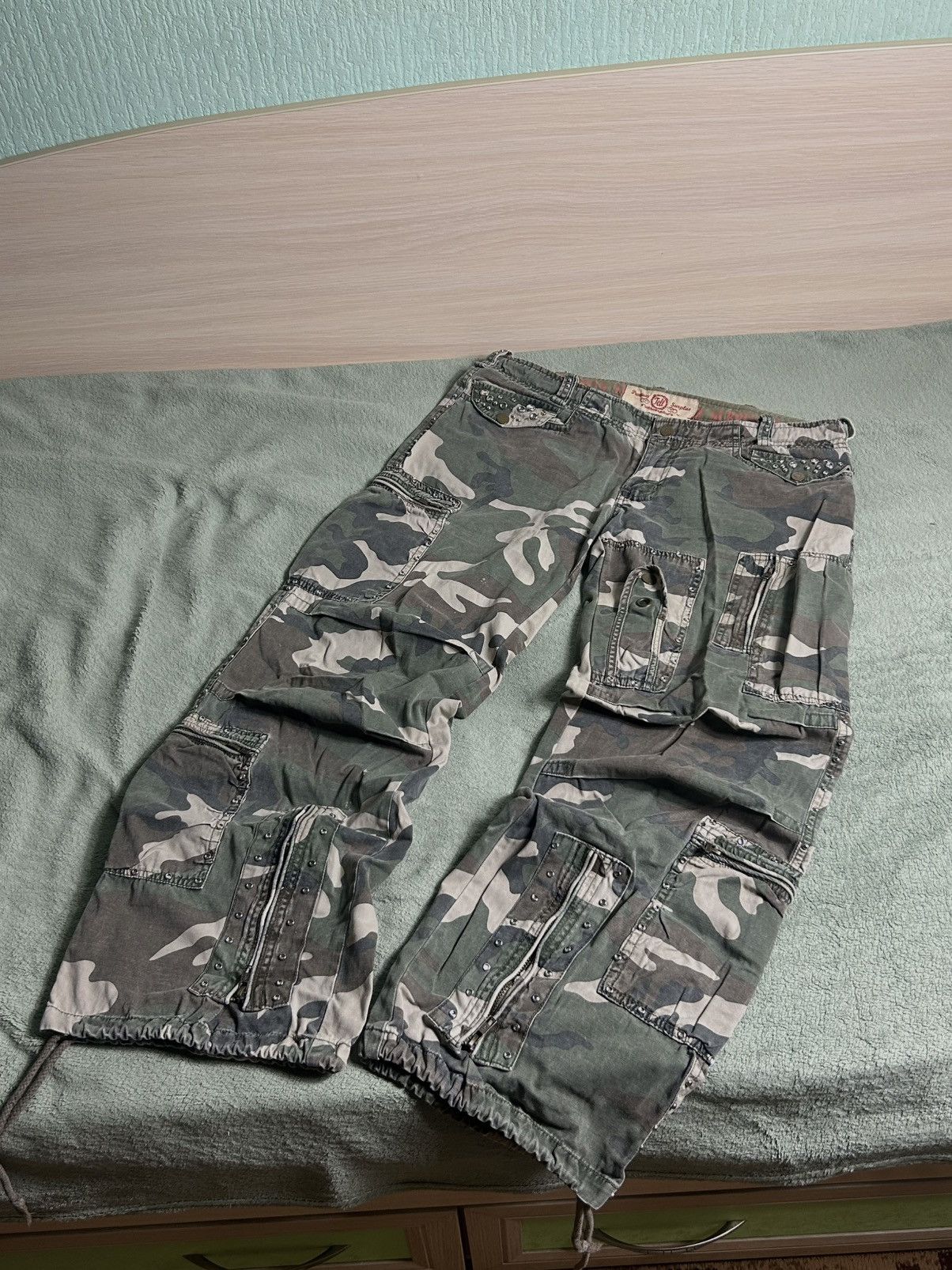 Japanese Brand Y2K Military Camo Baggy Cargo Pants 00s Studs & Rhinestones Size US 29 - 3 Thumbnail