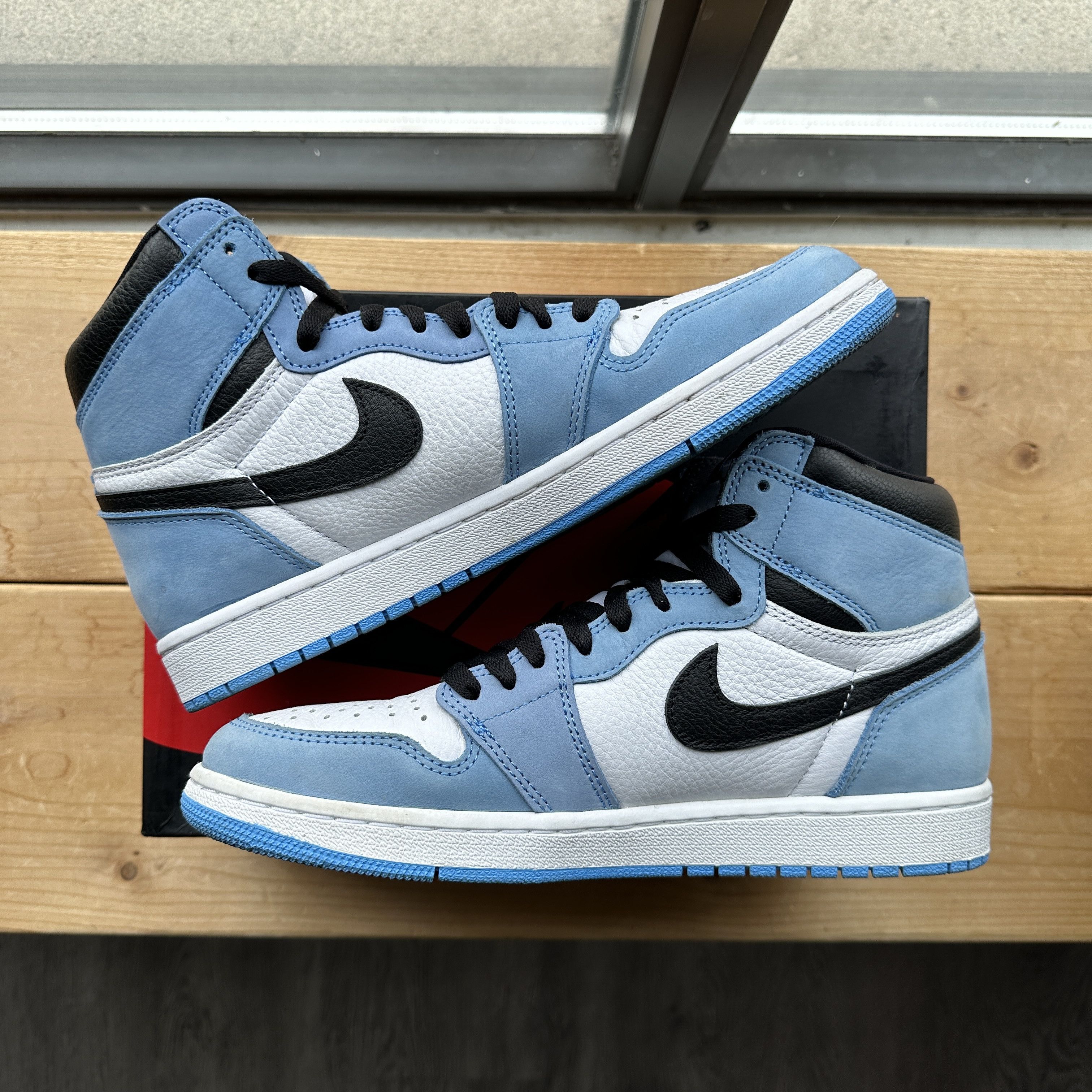 Jordan Brand Air Jordan 1 High "University Blue" Size US 9 / EU 42 - 6 Thumbnail