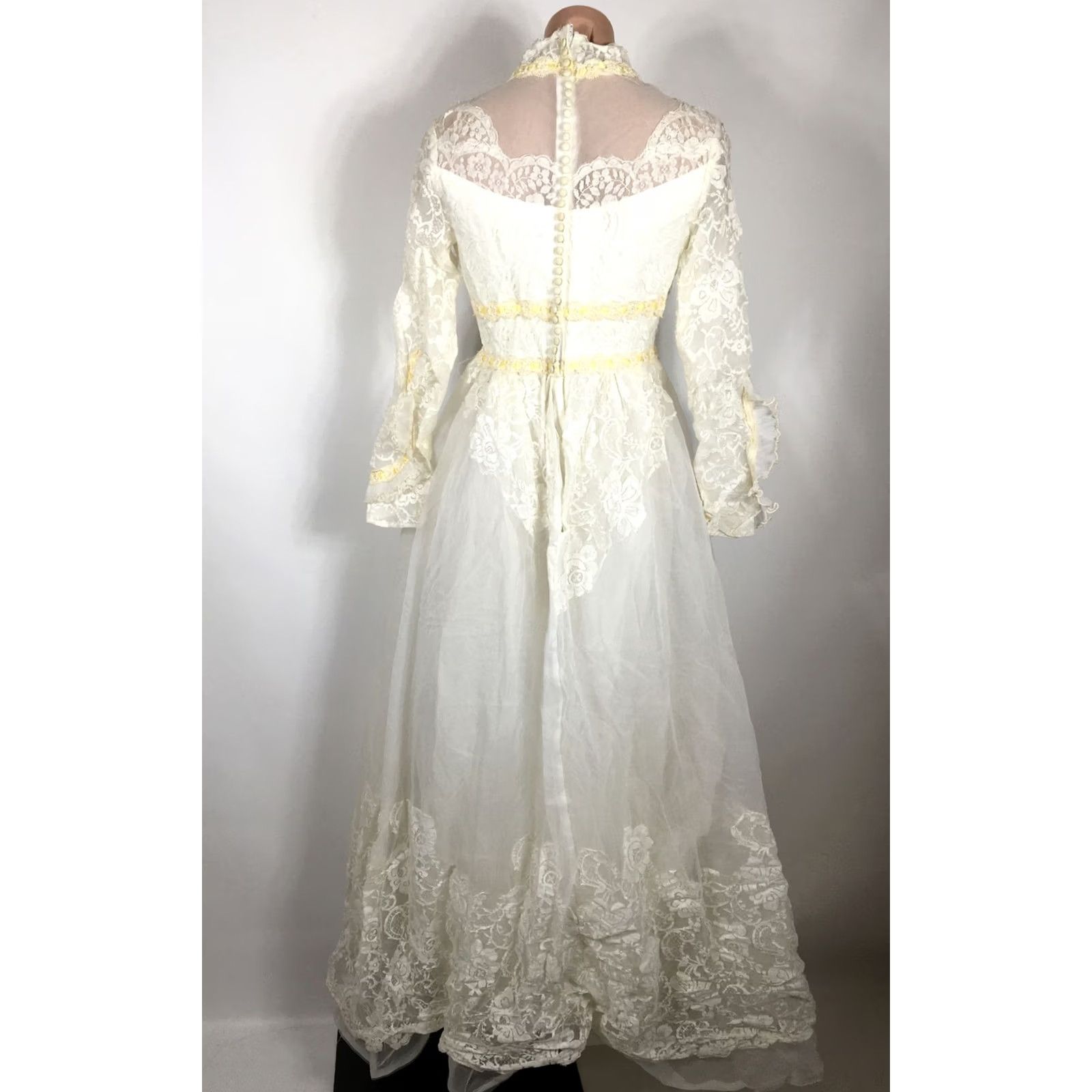 Vintage Vintage Alfred Angelo Ruffle Wedding Dress - US 1960s Lace S/M Size ONE SIZE - 2 Thumbnail