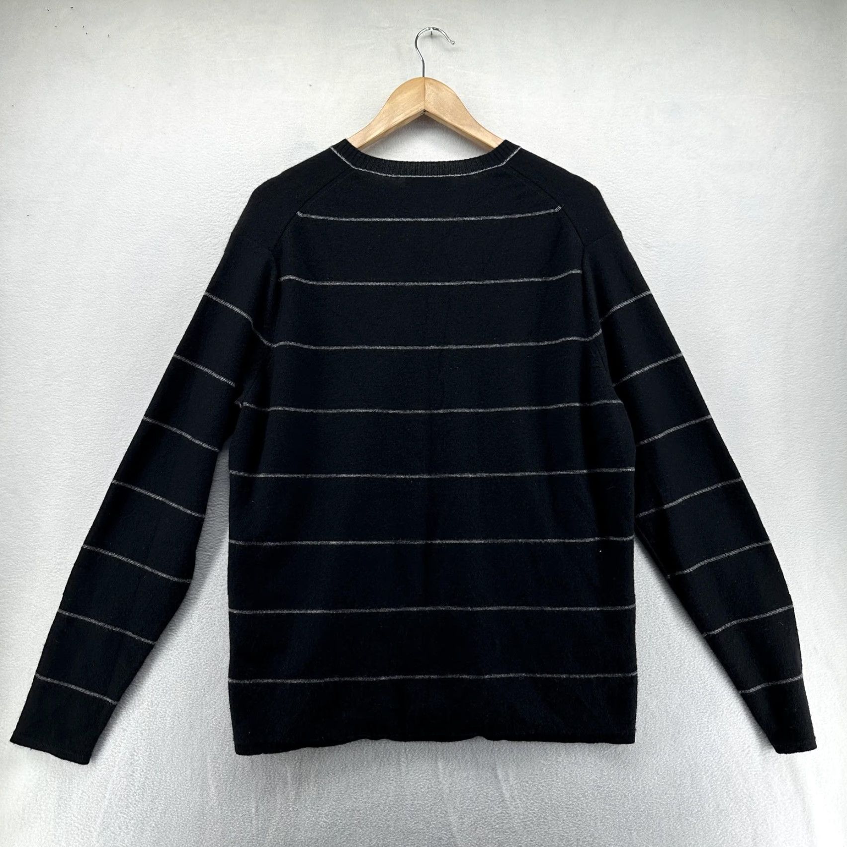 Saks Fifth Avenue Saks Fifth Avenue Cashmere Sweater Mens Large Black Striped V Neck Knit Pullover Size US L / EU 52-54 / 3 - 6 Thumbnail