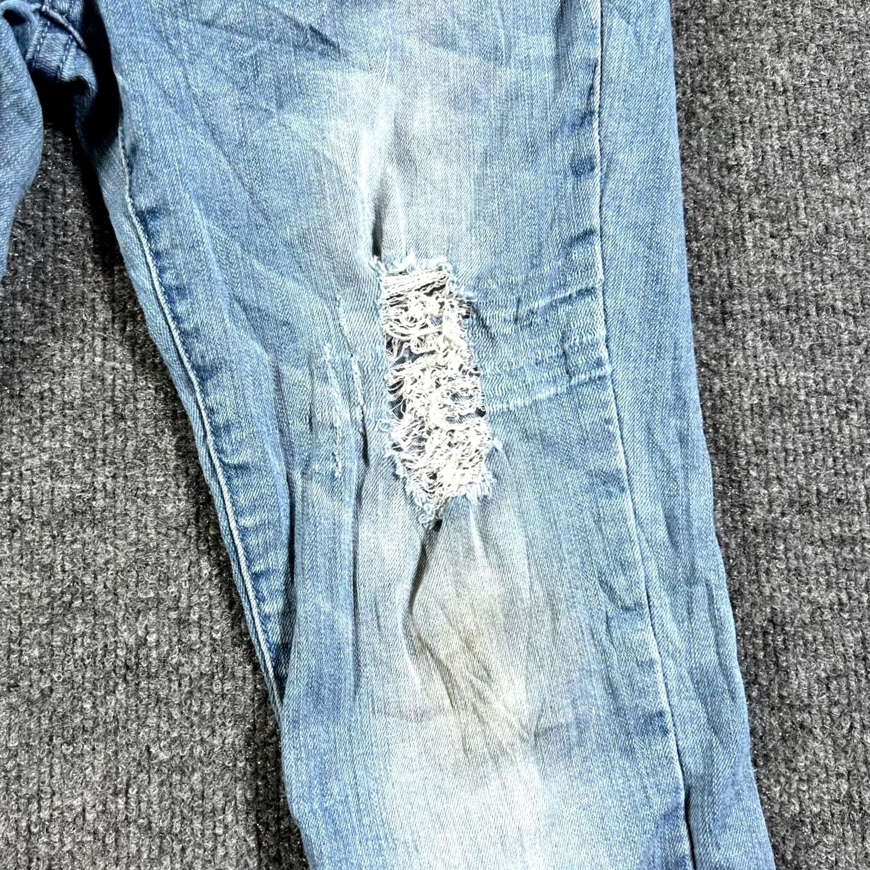 Vintage !It Tiffany Jeans Women's 4 Blue Light Wash Ankle Distressed 5-Pocket Regular 90s Retro Modern Classic Denim Shoe? Size 27" / US 4 / IT 40 - 4 Thumbnail
