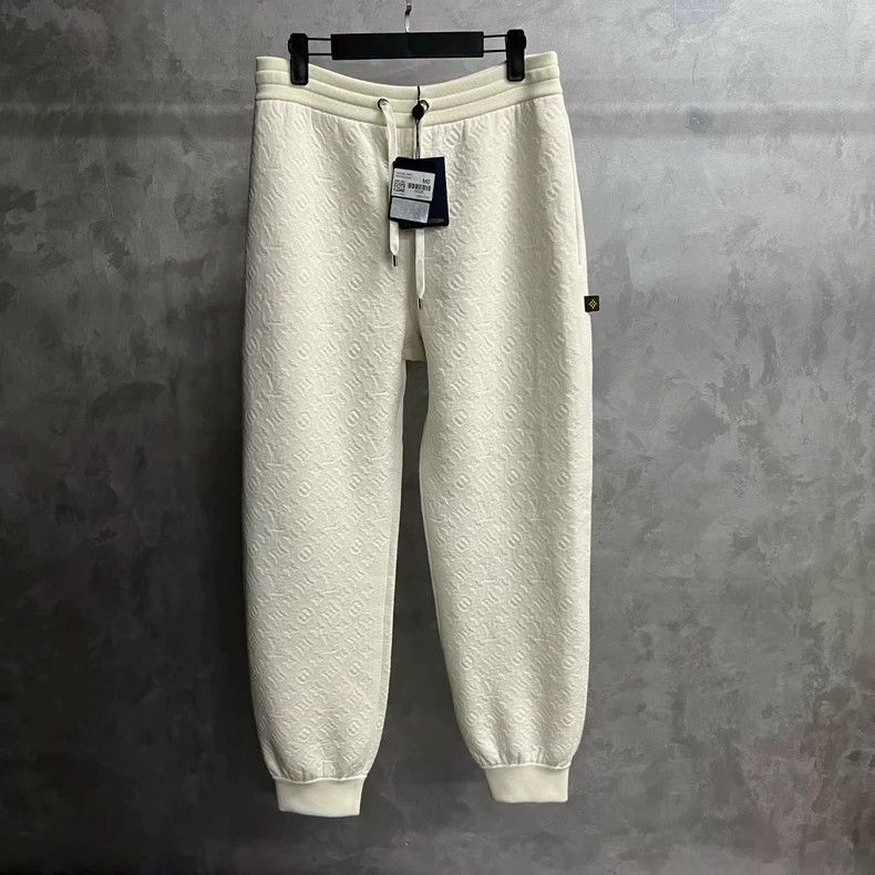 Louis Vuitton Louis Vuitton size m 24 Latest Ivory Logo Embossed Drawstri Size US 28 / EU 44 - 1 Thumbnail