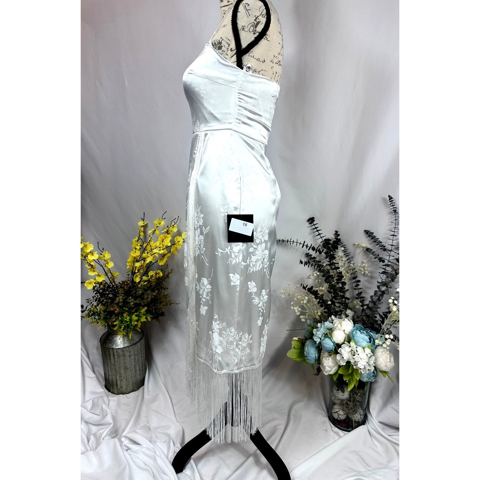 Other Lulus On the Dance floor White Jacquard Fringe Midi Dress XS Size XS / US 0-2 / IT 36-38 - 7 Thumbnail