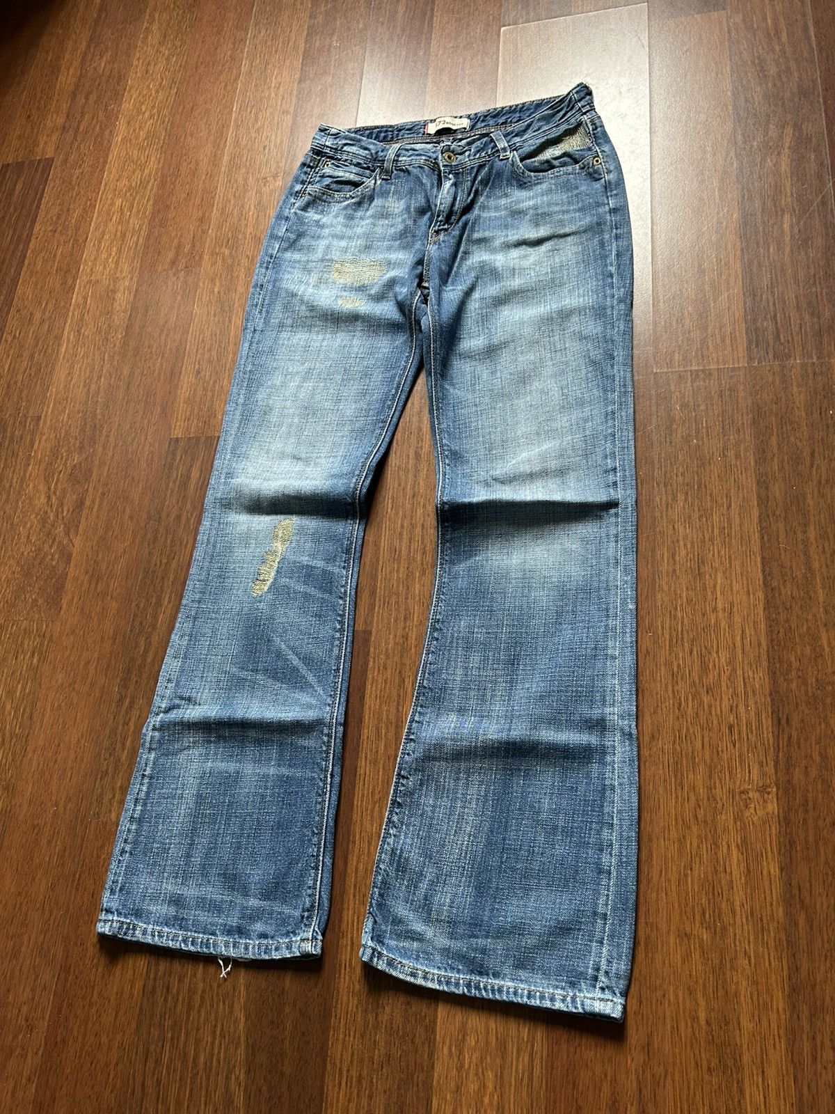 Levi's Vintage Levis 572 Boot Cut Denim Jeans Distressed Flared Y2K Size US 31 - 2 Thumbnail