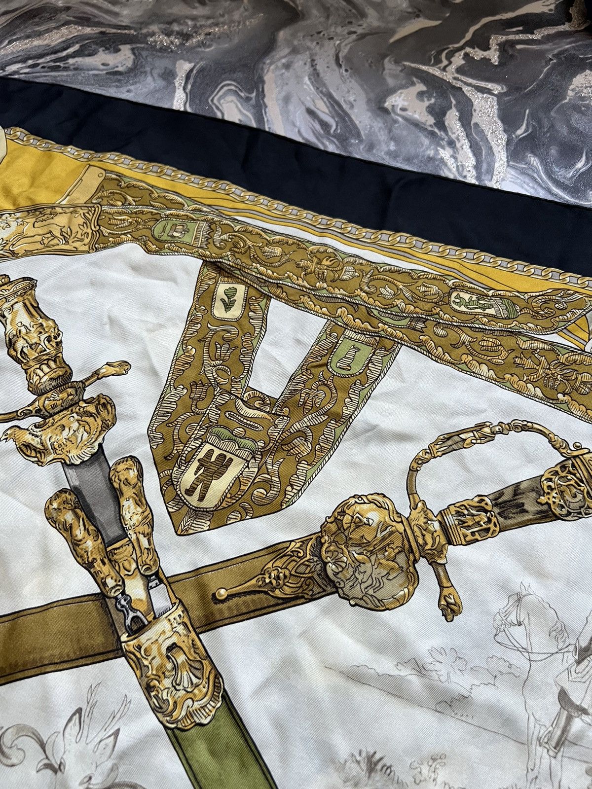 Hermes Rare Hermes Ledoux vintage Hunting weapon Silk Scarf Shawl Size ONE SIZE - 5 Thumbnail