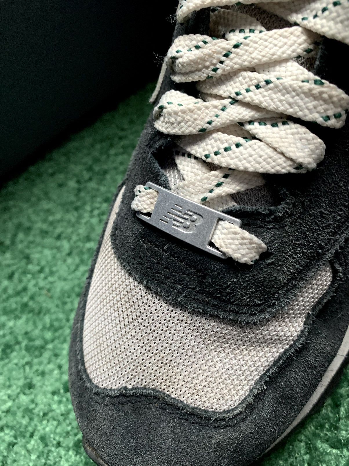 New Balance Black and Green New Balance 574 Size US 9 / EU 42 - 3 Thumbnail