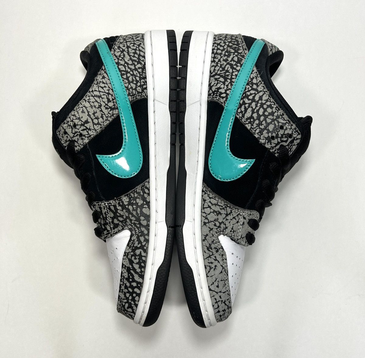 Nike × atmos Nike SB Dunk Low Pro ‘Atmos Elephant’ Shoes Size: 8 M Size US 8 / EU 41 - 3 Thumbnail