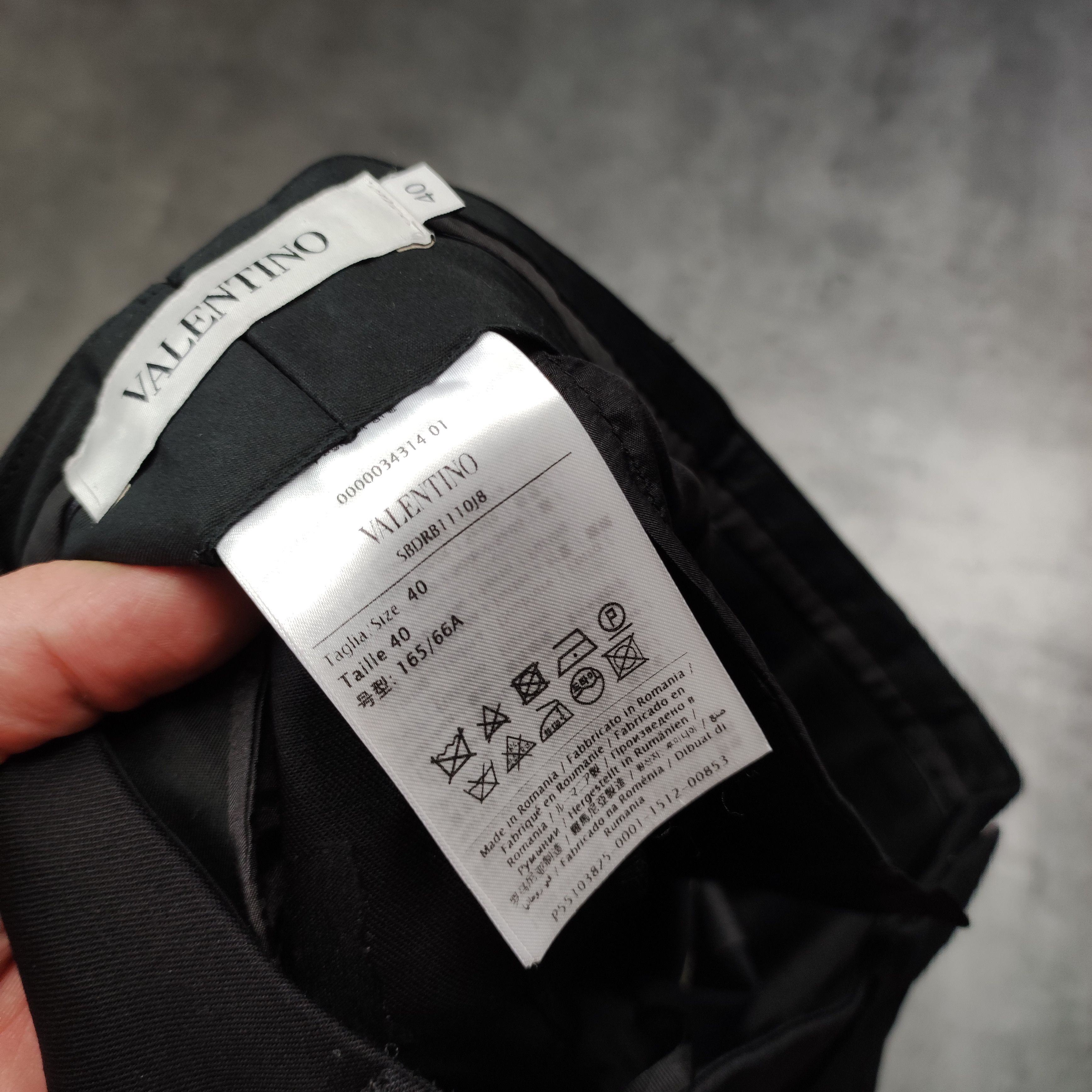 Valentino Luxury Valentino Garavani Black Classic Slim Cropped Pants Size US 30 / EU 46 - 5 Thumbnail