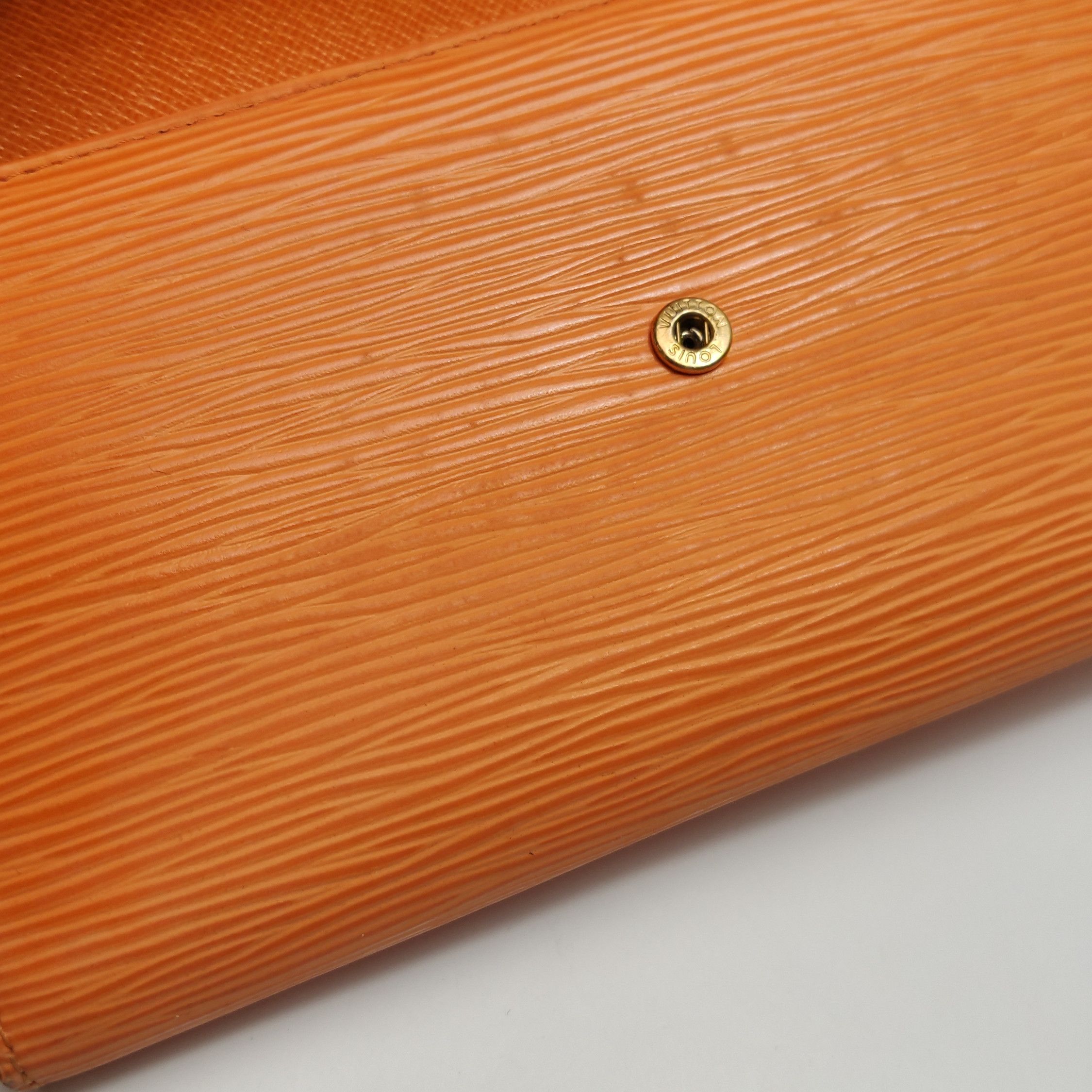 Louis Vuitton Louis Vuitton (LV) Cowhide Solid Color Water Ripple Wallet Size ONE SIZE - 6 Thumbnail