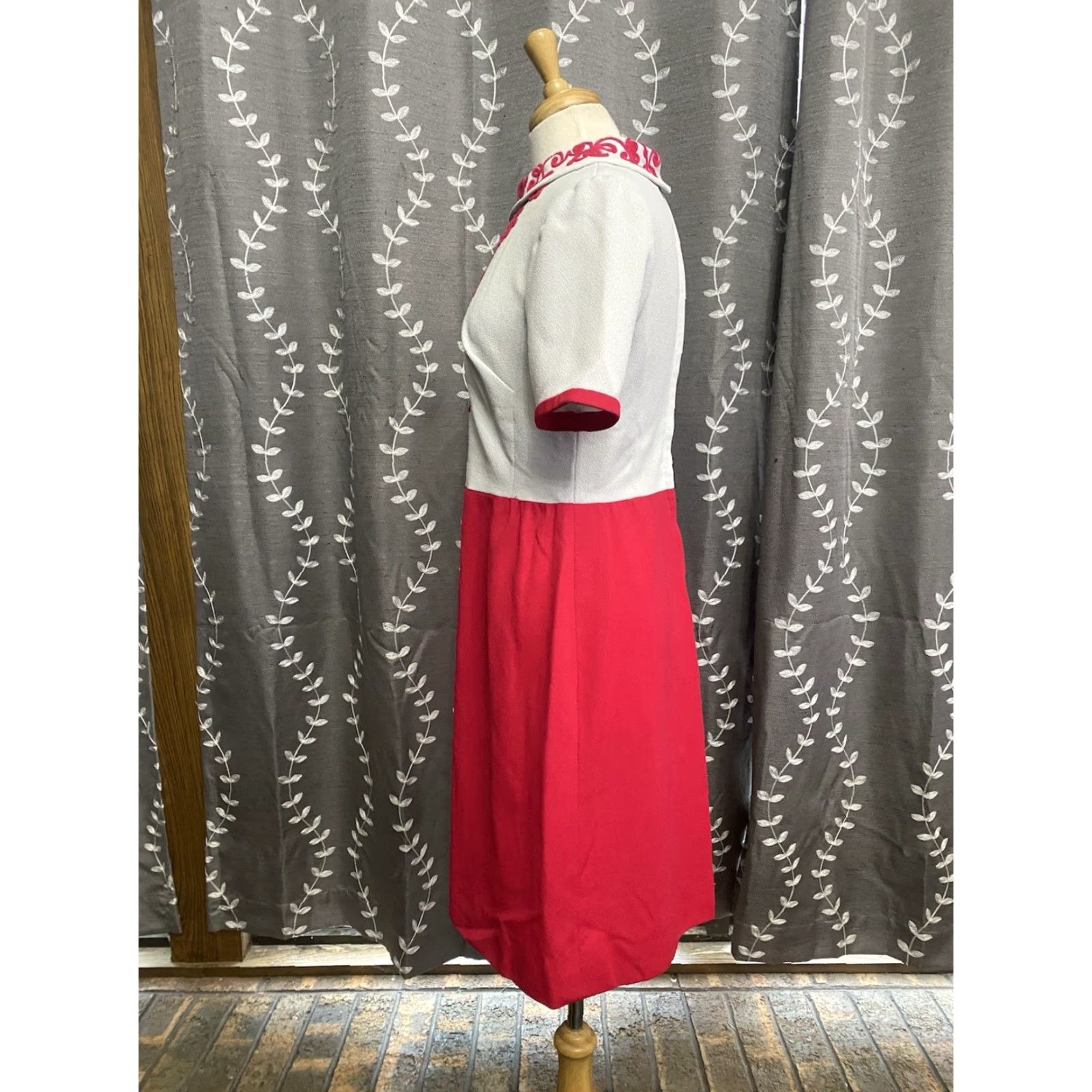 Vintage VINTAGE Edith Flagg Dress Crimplene MOD MCM Embroidered White/Pink Women's M Size S / US 4 / IT 40 - 3 Thumbnail