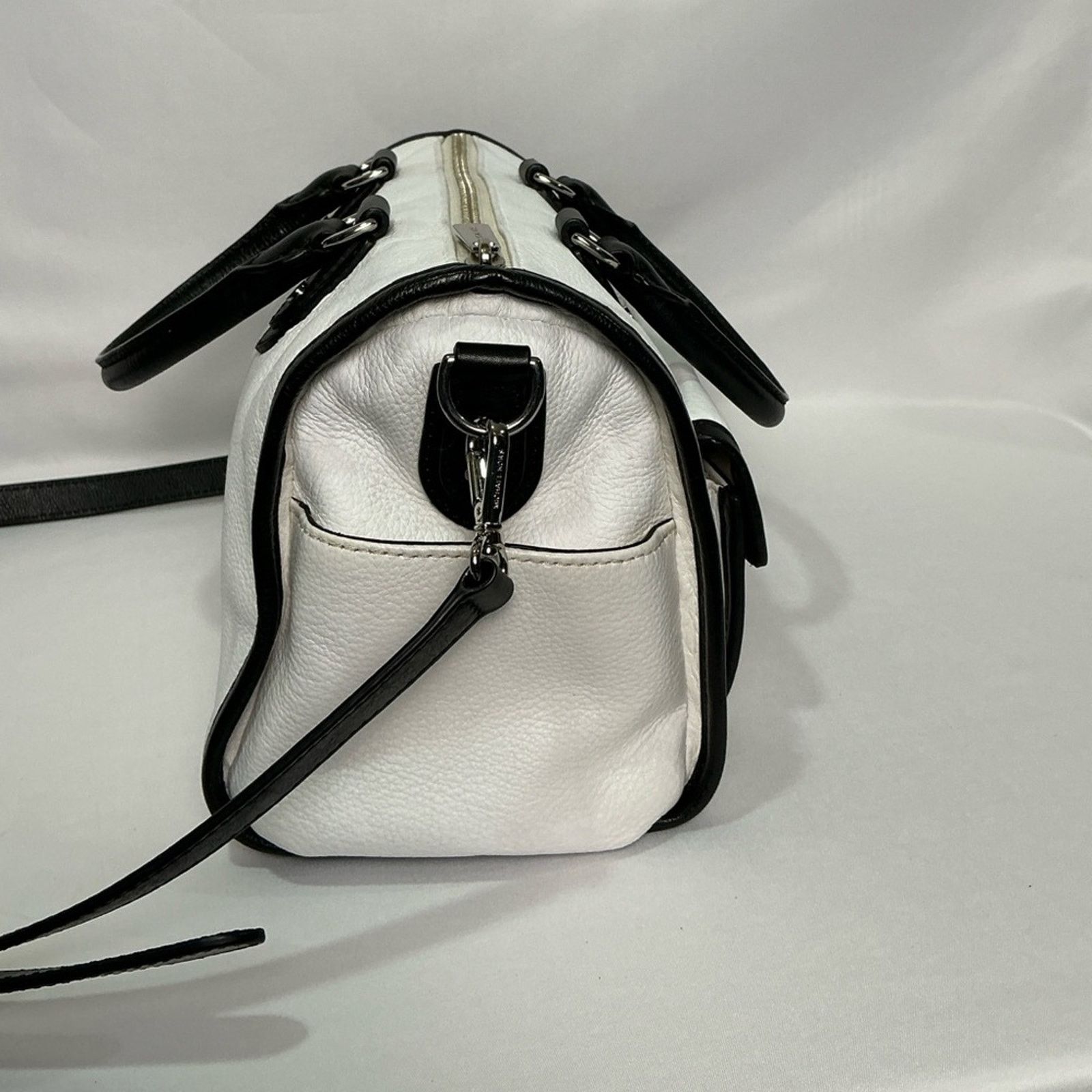 Michael Kors Michael Kors Margo Leather Satchel Two-Tone Black White Size ONE SIZE - 3 Thumbnail