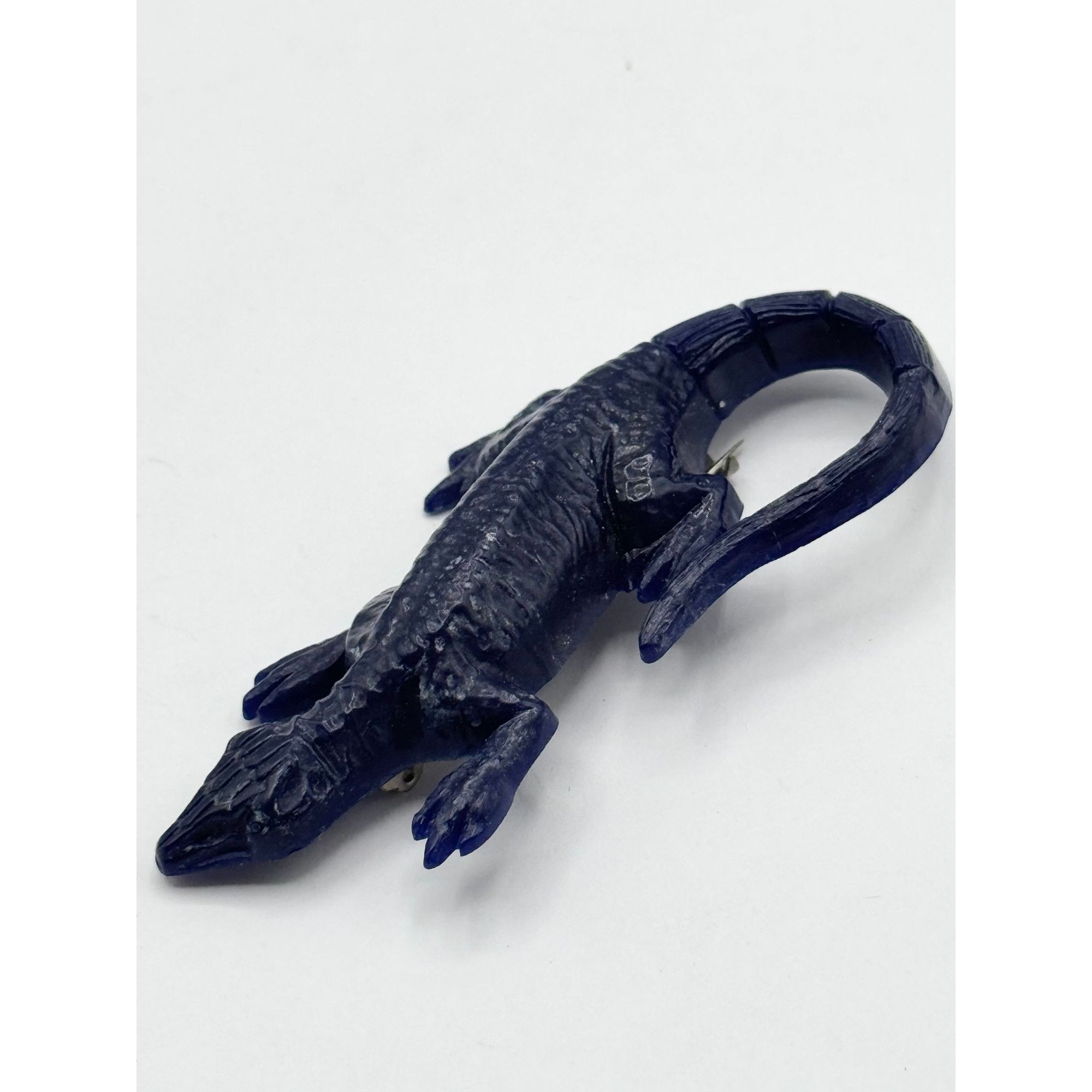 Vintage Vintage carved blue Lucite lizard gecko brooch pin Size ONE SIZE - 4 Thumbnail