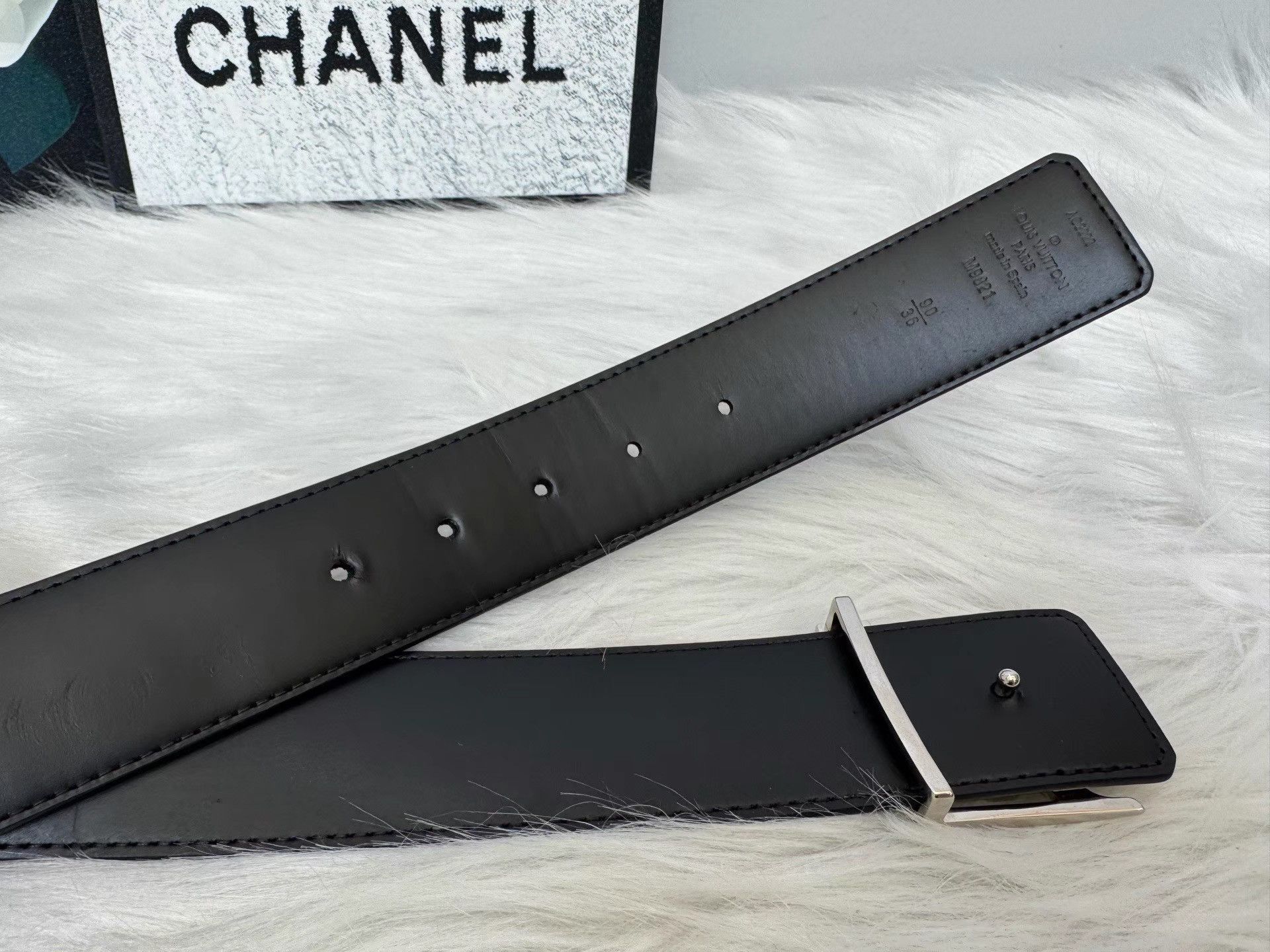 Louis Vuitton Louis Vuitton Classic Monogram Silver Logo Buckle Belt K36 Size ONE SIZE - 5 Thumbnail
