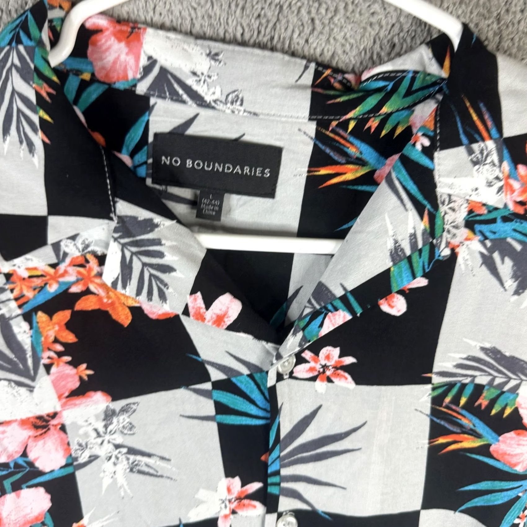 Vintage No Boundaries Shirt Mens L Gray Floral Hawaiian Resort Button Front Tropical Size US L / EU 52-54 / 3 - 6 Thumbnail
