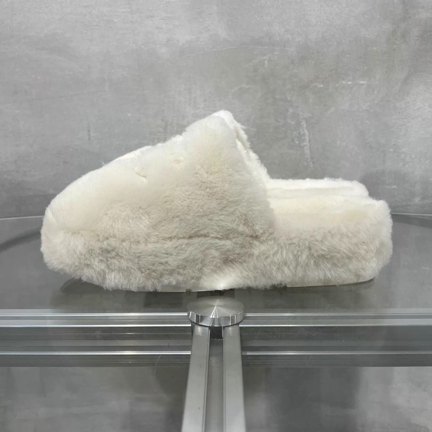 Chanel Chanel 24B white fur slides bag NWT try 36 YH25755 Size US 5.5 / IT 35.5 - 3 Thumbnail