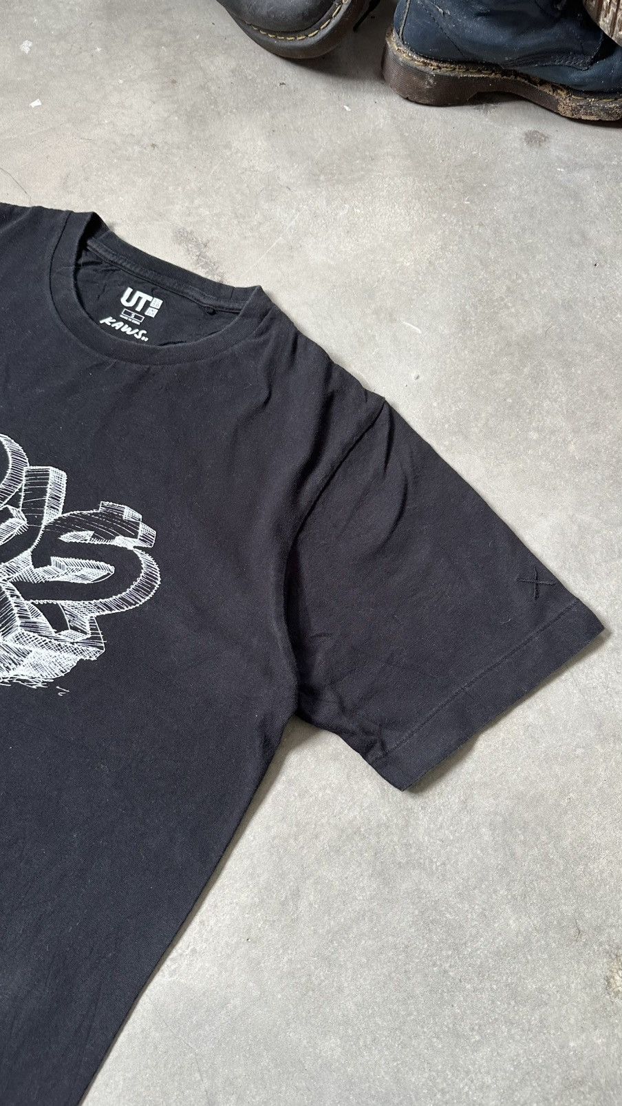 Uniqlo KAWS 2000 TEE Size US S / EU 44-46 / 1 - 3 Thumbnail