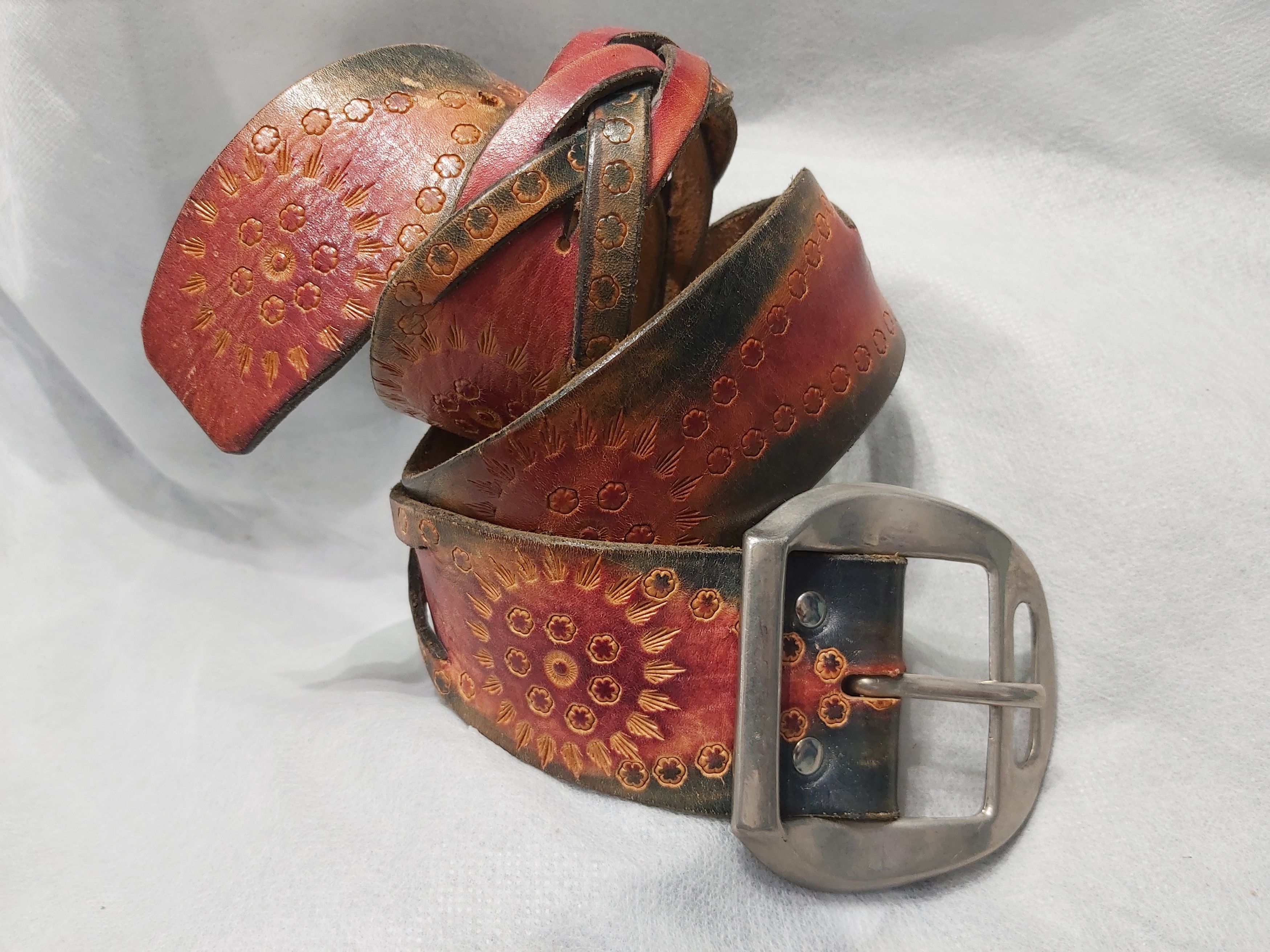 Vintage Wide red embossed mandala leather belt Size ONE SIZE - 1 Thumbnail