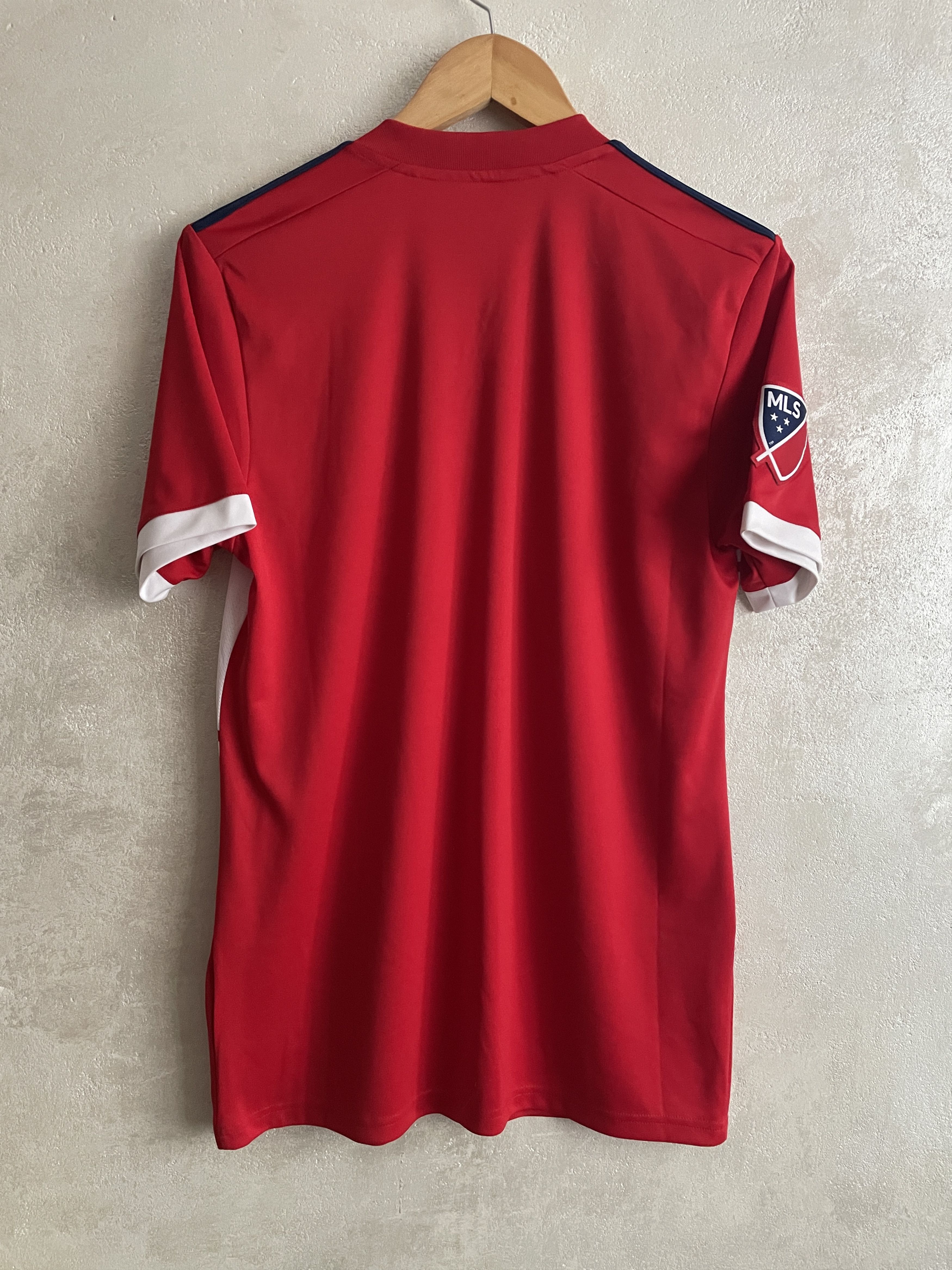 Adidas Chicago Fires Home Shirt 2018-2020 Soccer Jersey MLS Size US S / EU 44-46 / 1 - 2 Thumbnail