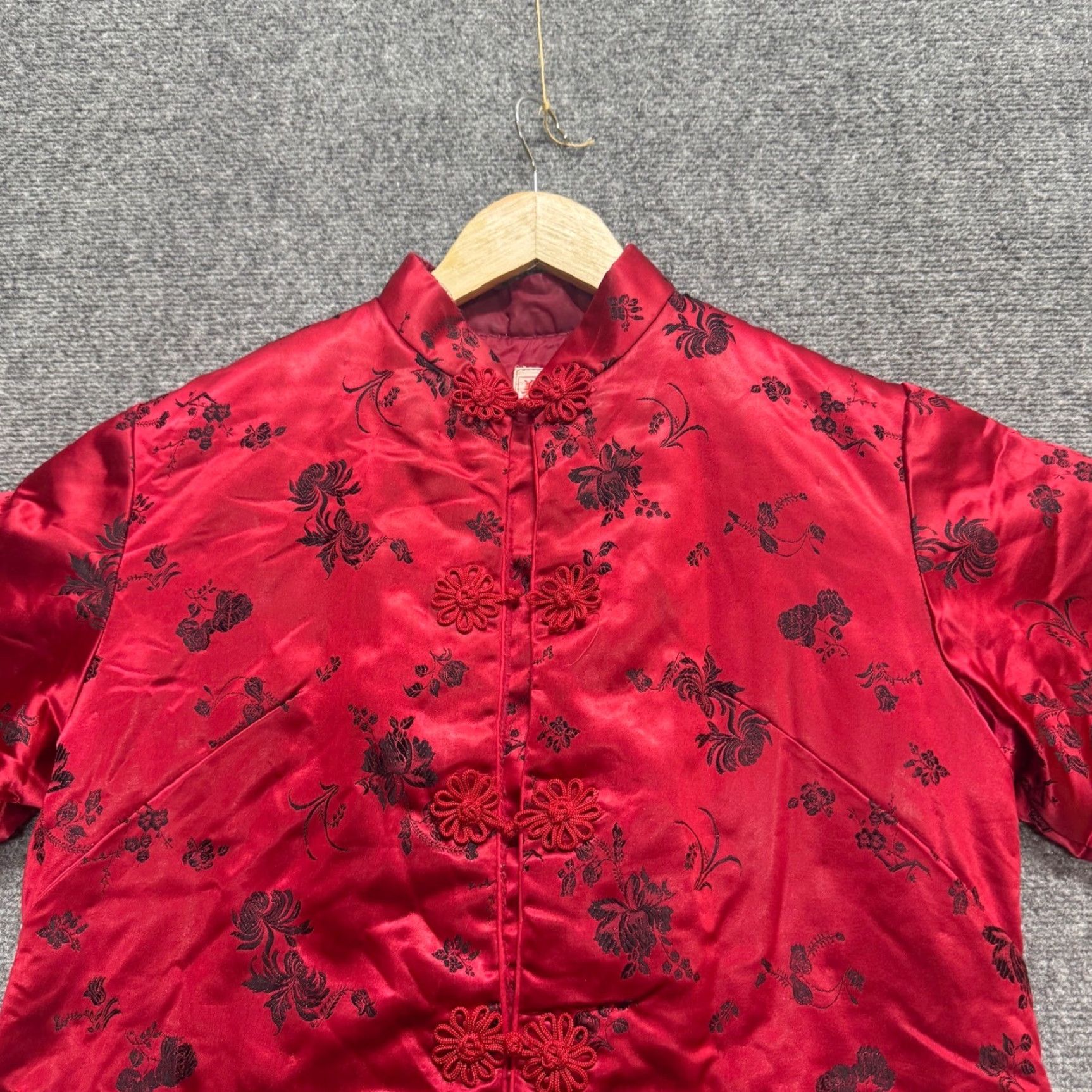 The Unbranded Brand VINTAGE Kimono Shirt Men's M Red Floral Embroidered Button Up Traditional Japanese Style Distressed Size ONE SIZE - 7 Thumbnail