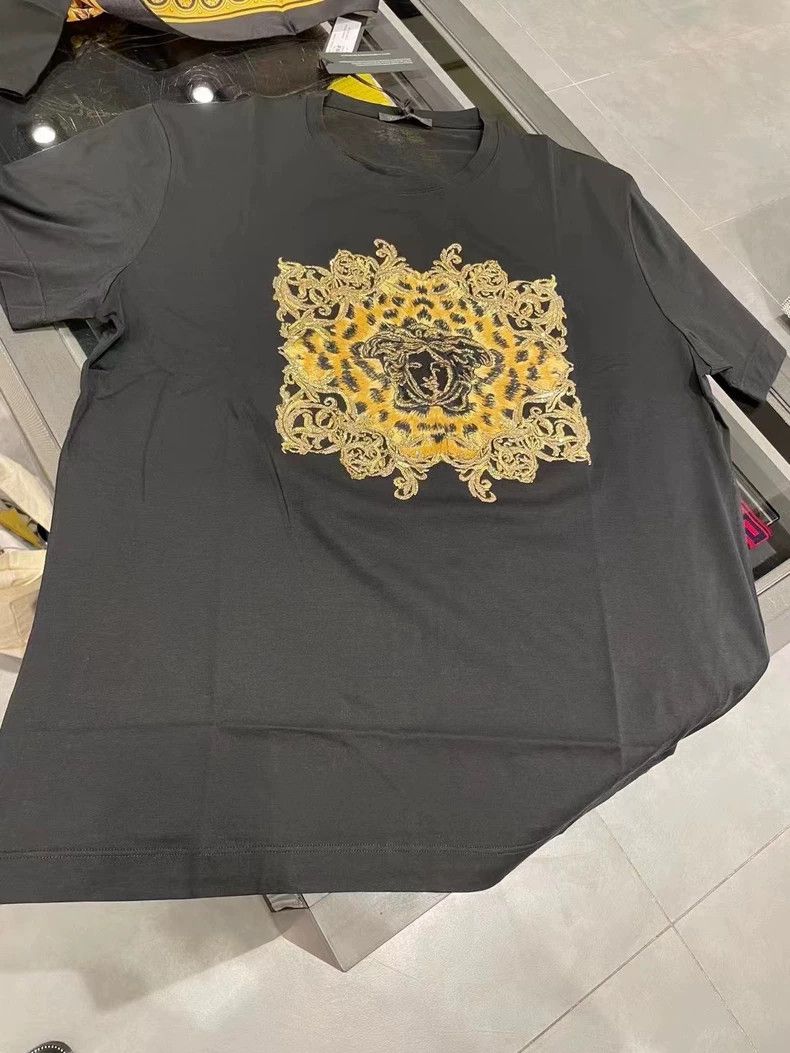Versace Versace Men's leopard print sequin T-shirt Size US L / EU 52-54 / 3 - 1 Thumbnail