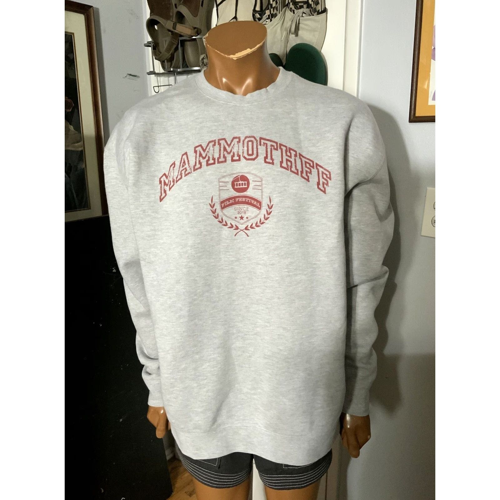 Vintage Mammoth Lakes MammothFF Film Festival Heather Gray Fleece Crewneck Sweatshirt XL Mens Gray Pullover Crewneck Sweatshirt XL Size US XL / EU 56 / 4 - 7 Thumbnail