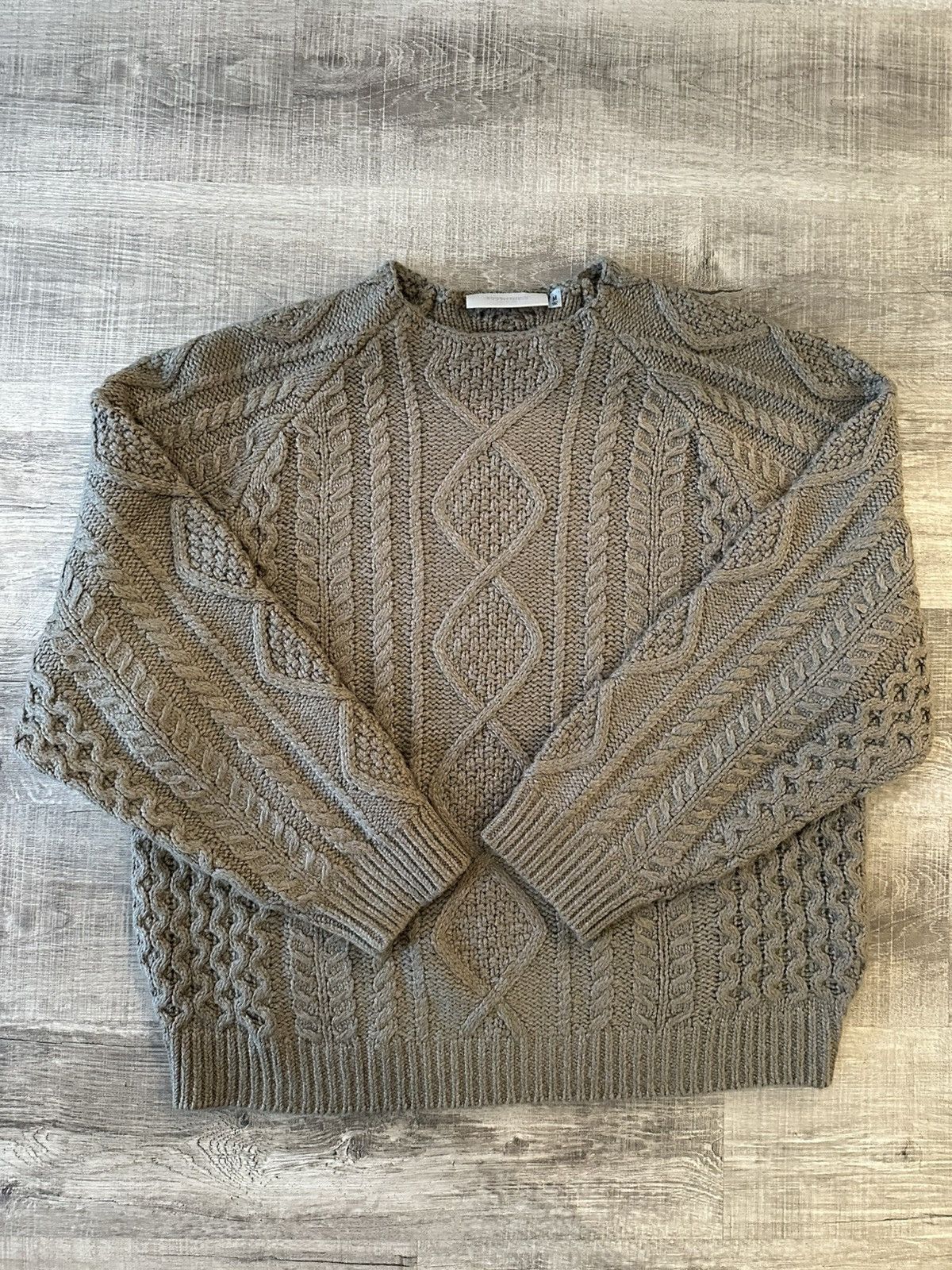 BRAND NEW ESSENTIALS CABLE KNIT SWEATER (SIZE 2024 L) UNISEX