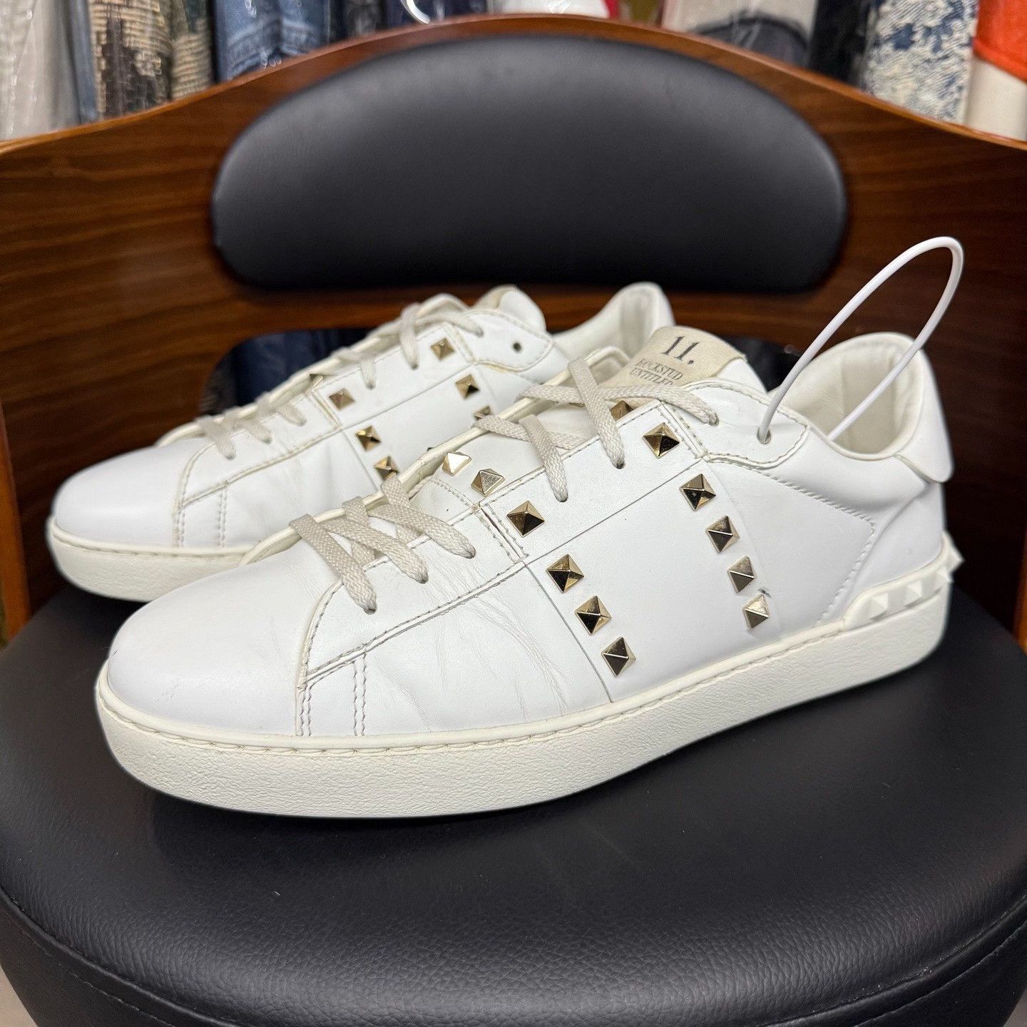 Valentino Valentino White Lowtop Sneakers 9 Men Size US 9 / EU 42 - 1 Thumbnail