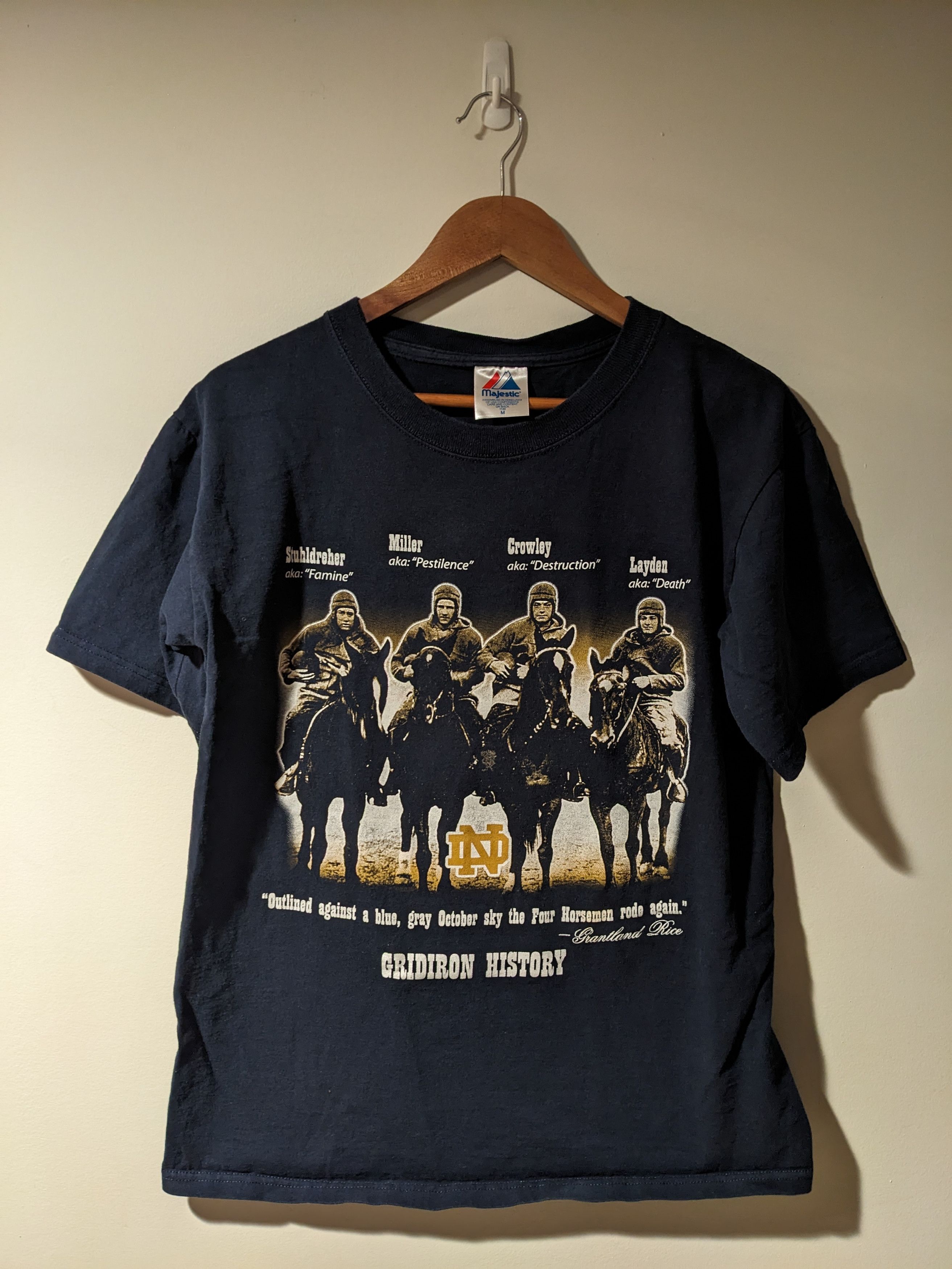 Majestic × Vintage Vintage Notre Dame Fighting Irish Majestic College T-Shirt Size US M / EU 48-50 / 2 - 1 Thumbnail