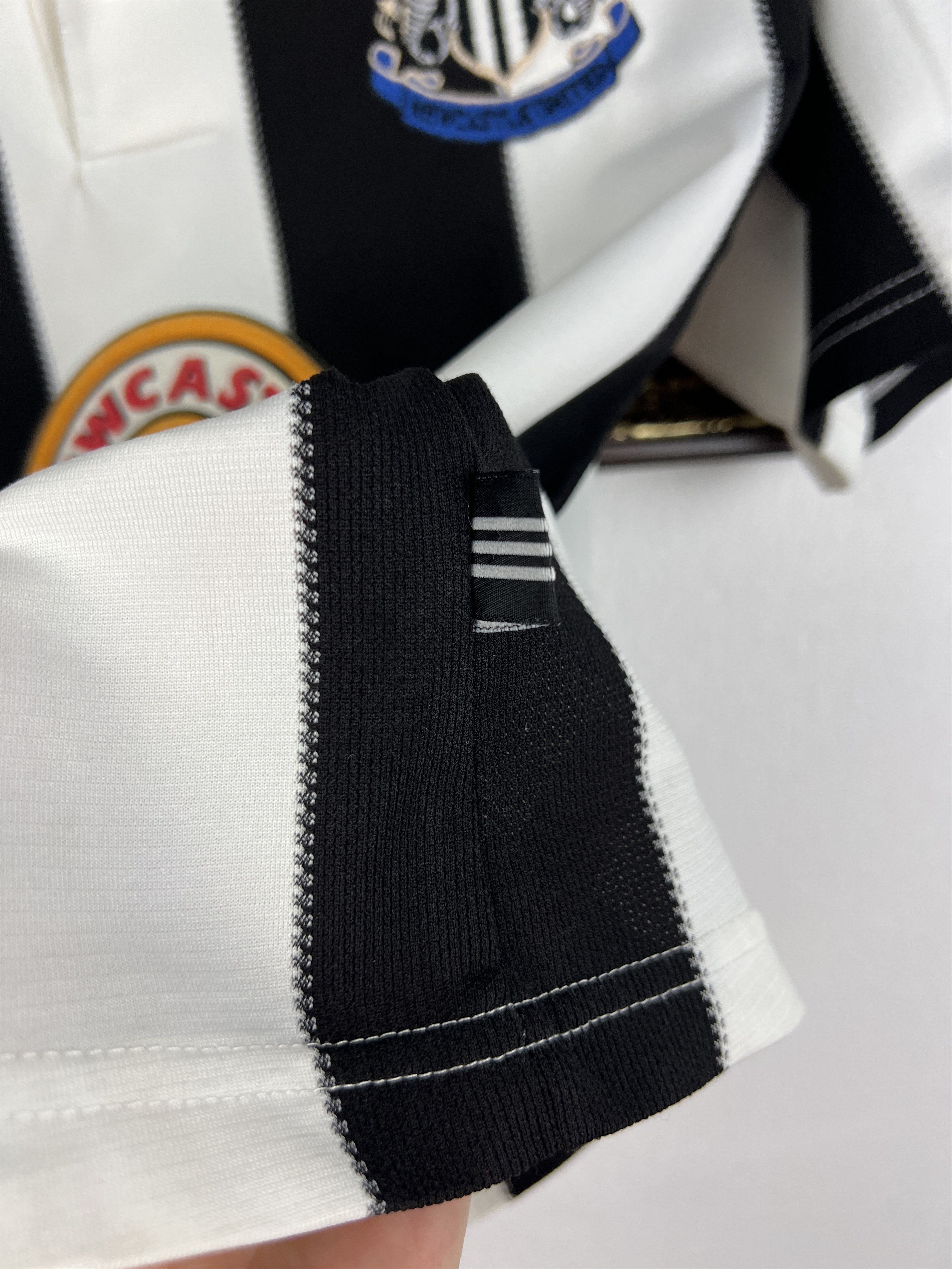 Adidas Newcastle Home football shirt Jersey Trikot Size Boys XS Size US XXS / EU 40 - 6 Thumbnail