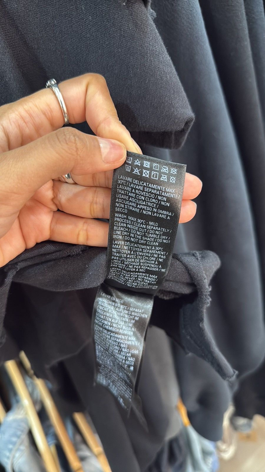 Balenciaga Balenciaga Black Distressed Tee Size US L / EU 52-54 / 3 - 6 Thumbnail