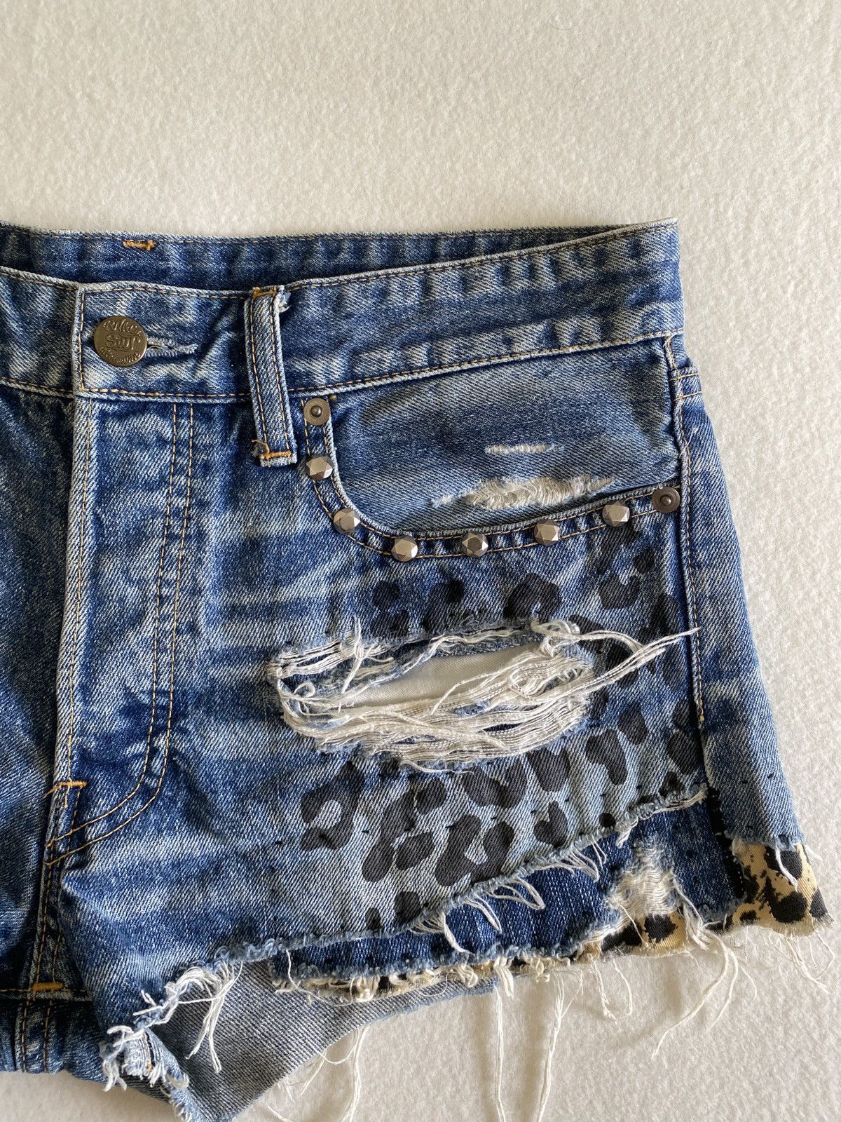 If Six Was Nine y2k vintage gyaru rna sweat leopard print mini shorts Size 26" / US 2 / IT 38 - 4 Thumbnail