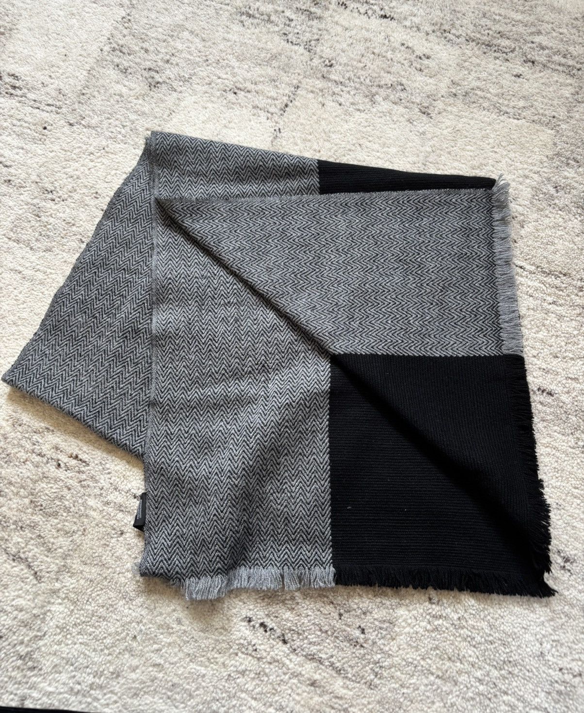 Hermes Herringbone Cashmere Scarf Made in Nepal (Grey/Black) Size ONE SIZE - 2 Thumbnail