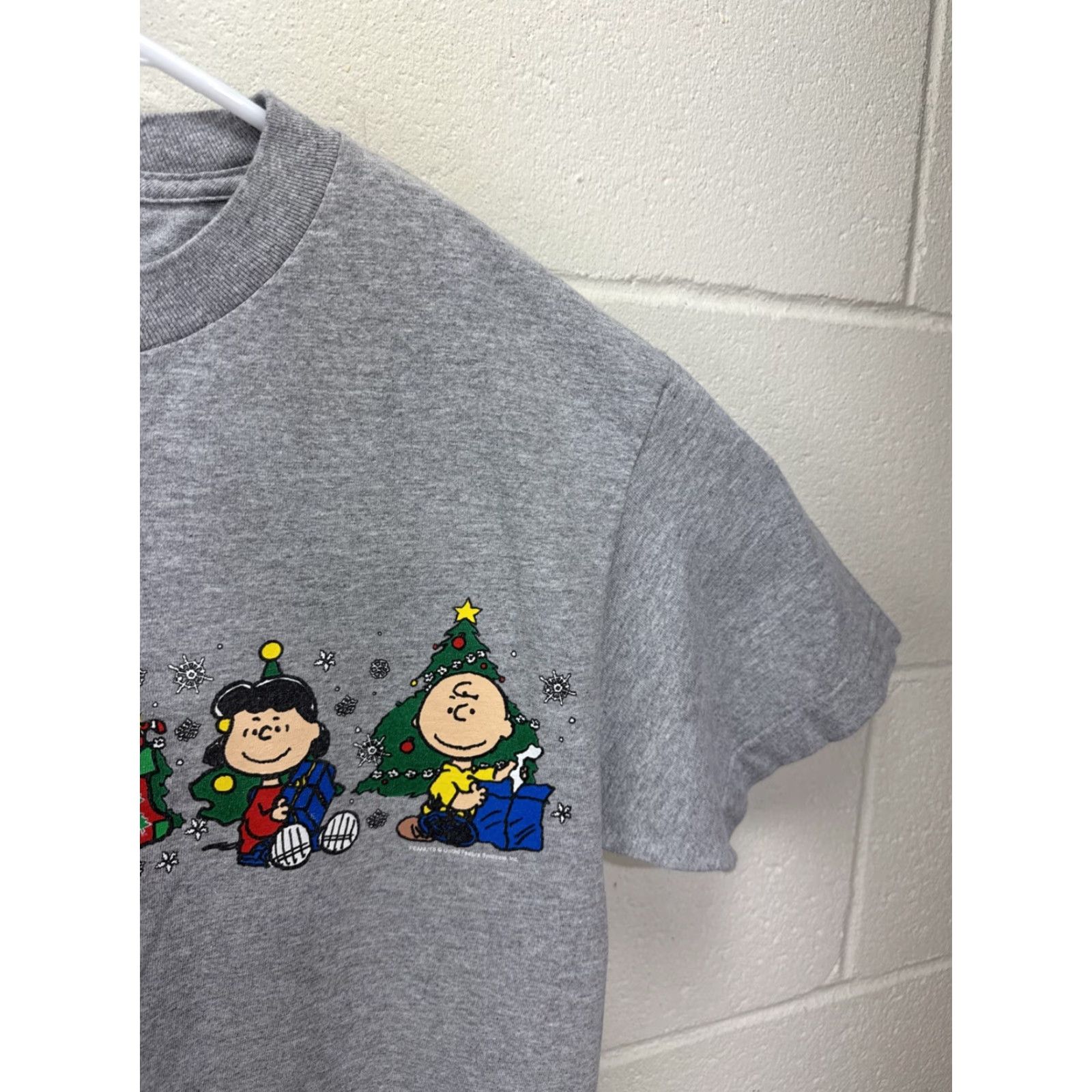 Peanuts VINTAGE Peanuts Christmas Shirt Mens Medium Cartoon Graphic T-Shirt Gray 2000s Holiday Snoopy Size US M / EU 48-50 / 2 - 7 Thumbnail