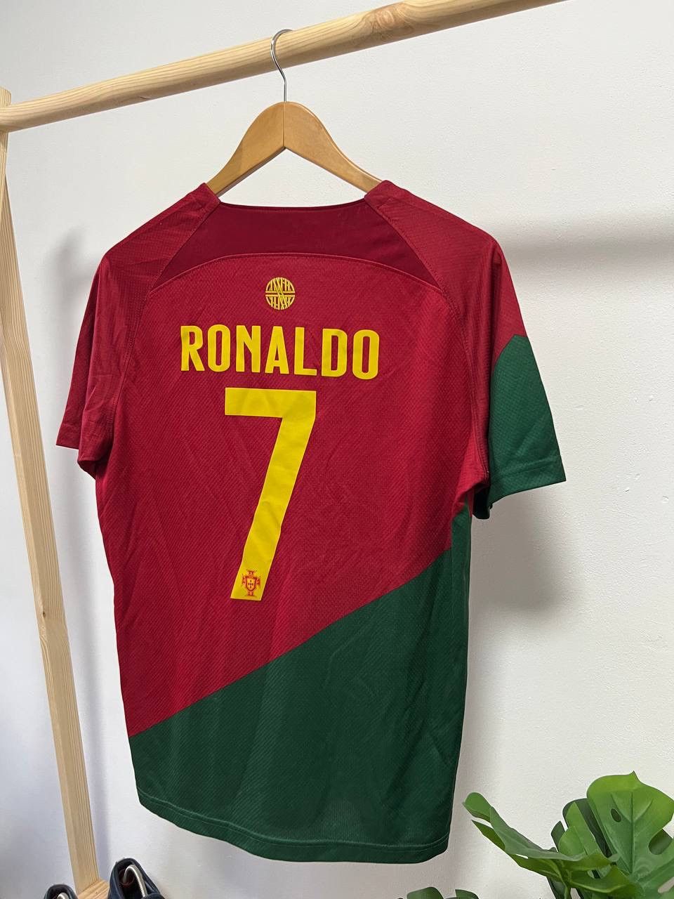Nike NIKE PORTUGAL #7 RONALDO AWAY SOCCER JERSEY SZ M Size US M / EU 48-50 / 2 - 15 Thumbnail