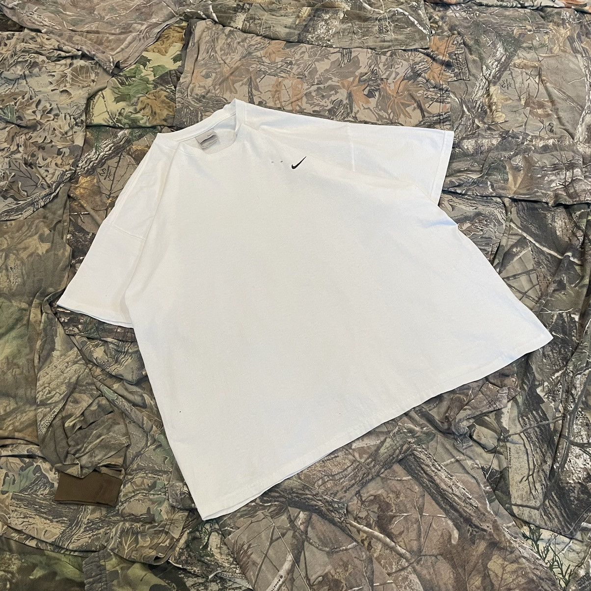 Nike 2000s Nike swoosh relaxed fit white tee hit Size US XL / EU 56 / 4 - 1 Thumbnail