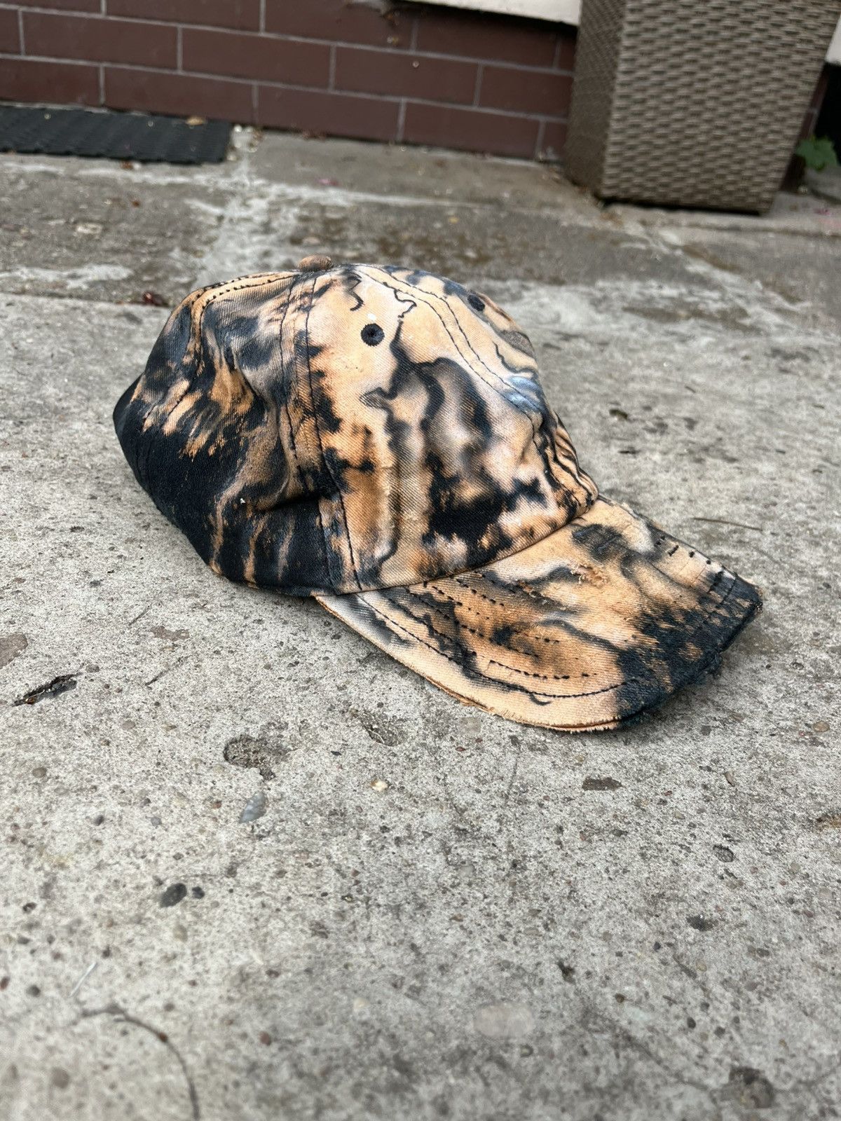 Japanese Brand Custom 1/1 Dad Cap Gull Color Bleach and airbrush Size ONE SIZE - 2 Thumbnail