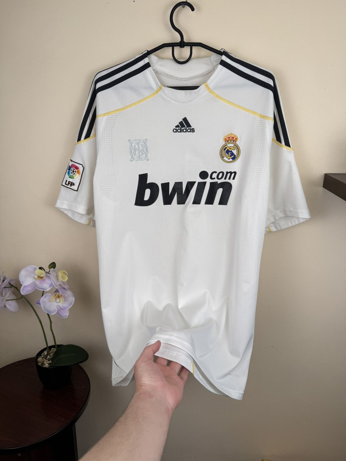 Adidas Adidas Real Madrid 2009-10 Home Jersey SHIRT Adidas L Size US L / EU 52-54 / 3 - 8 Thumbnail
