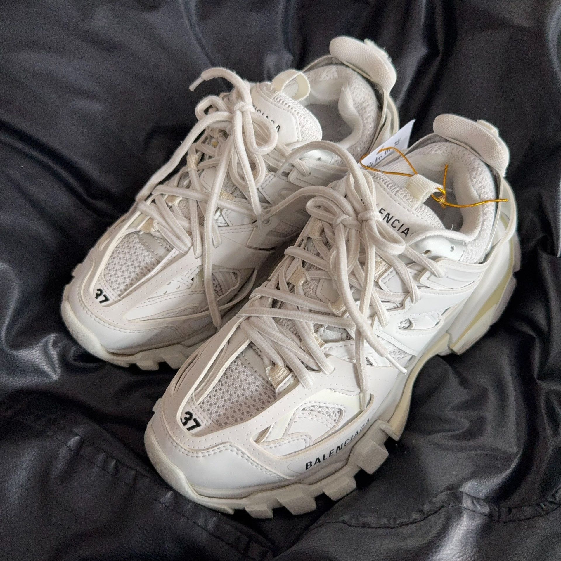 Balenciaga Balenciaga White Lowtop Sneakers 37 Women Size US 6.5 / IT 36.5 - 1 Thumbnail