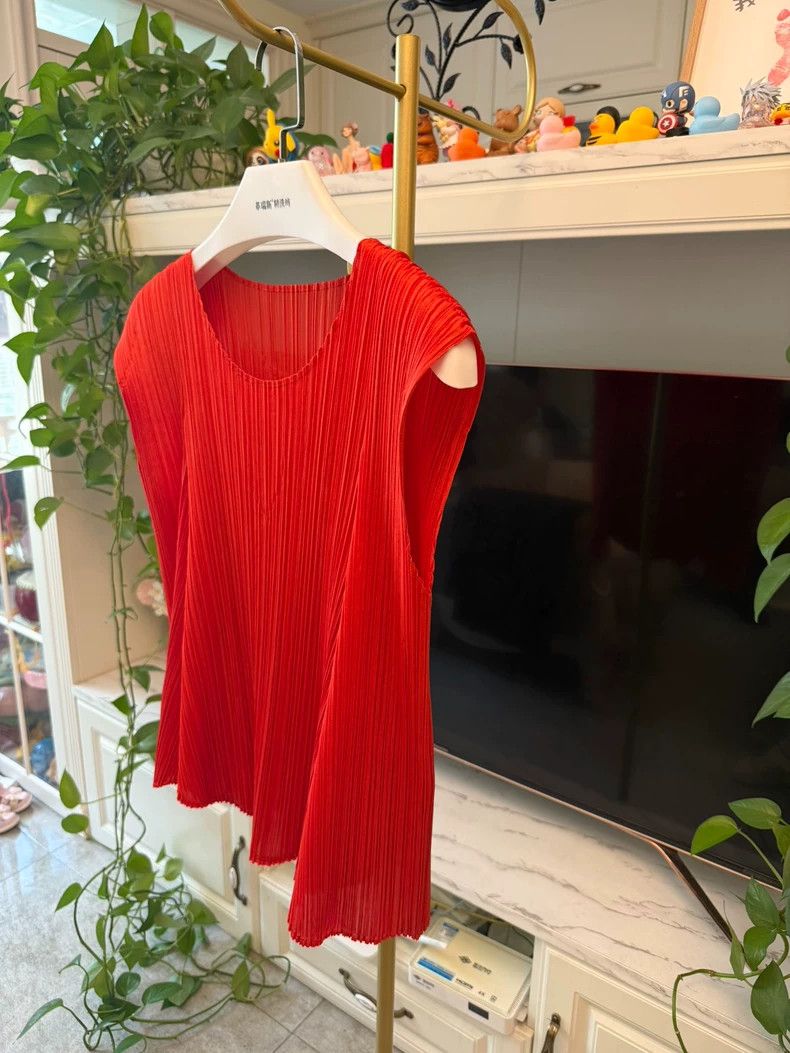 Issey Miyake Issey Miyake size:3 Orange-red petal-shaped vest Size S / US 4 / IT 40 - 2 Thumbnail