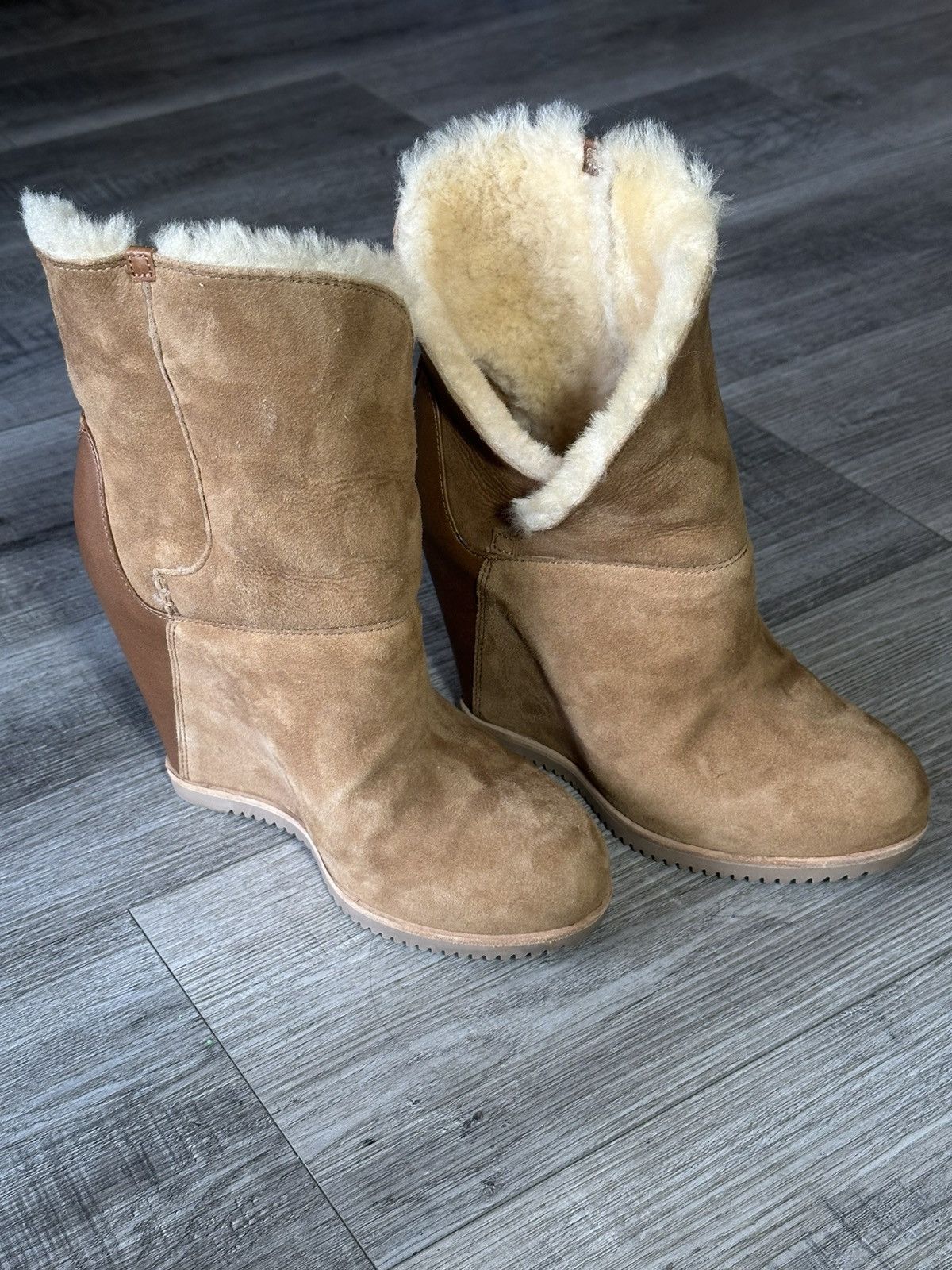 Ugg UGG Classic Mondri Cuff Wedge Boots Size US 6.5 / IT 36.5 - 12 Thumbnail