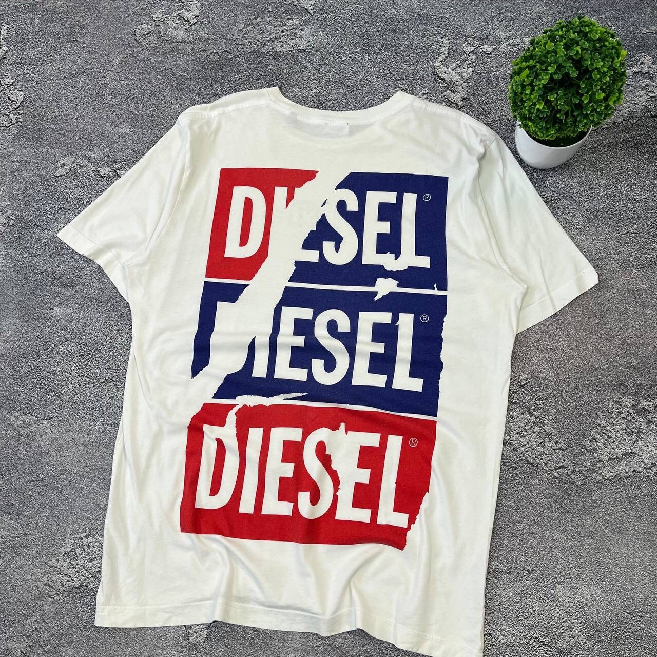Diesel Vintage Diesel big Center logo Y2K T Shirt streetwear L Size US L / EU 52-54 / 3 - 14 Thumbnail