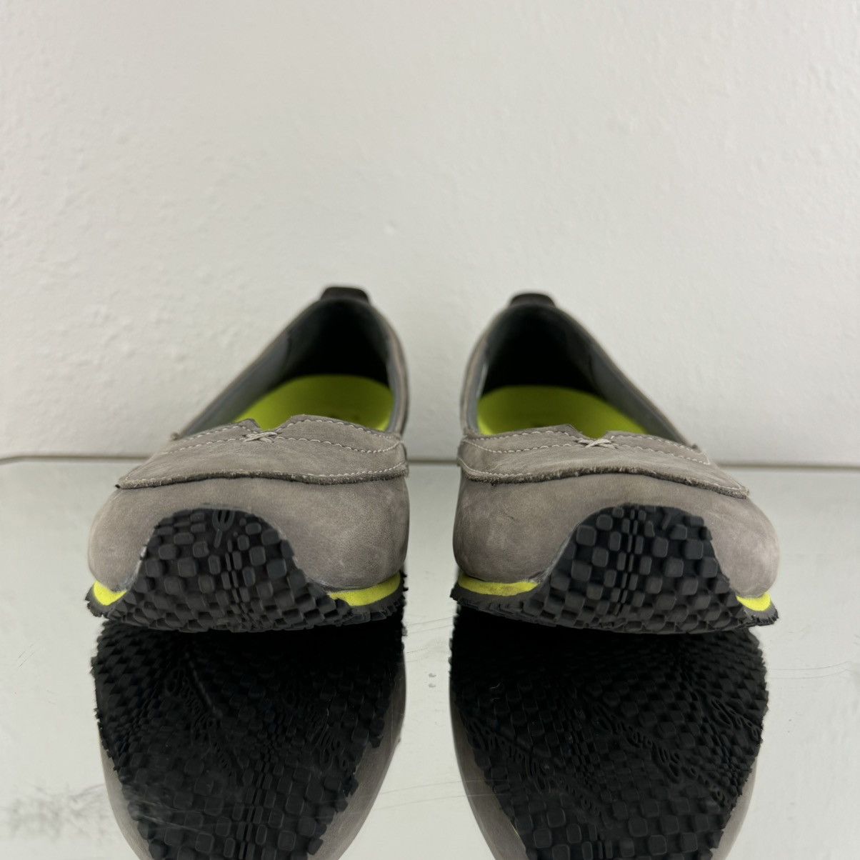Eddie Bauer EDDIE BAUER Y2K Grey Neon Green Suede Sporty Slip On Flats Size US 7 / IT 37 - 9 Thumbnail