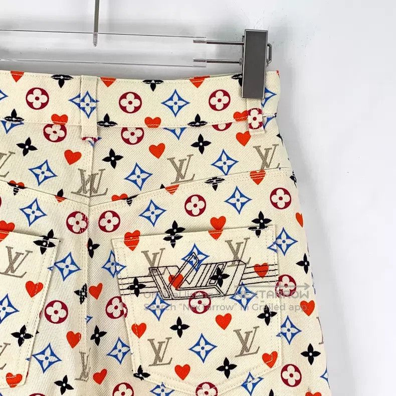 Louis Vuitton Louis Vuitton Beige logo presbyopic full print cotton casu Size US 34 / EU 50 - 5 Thumbnail