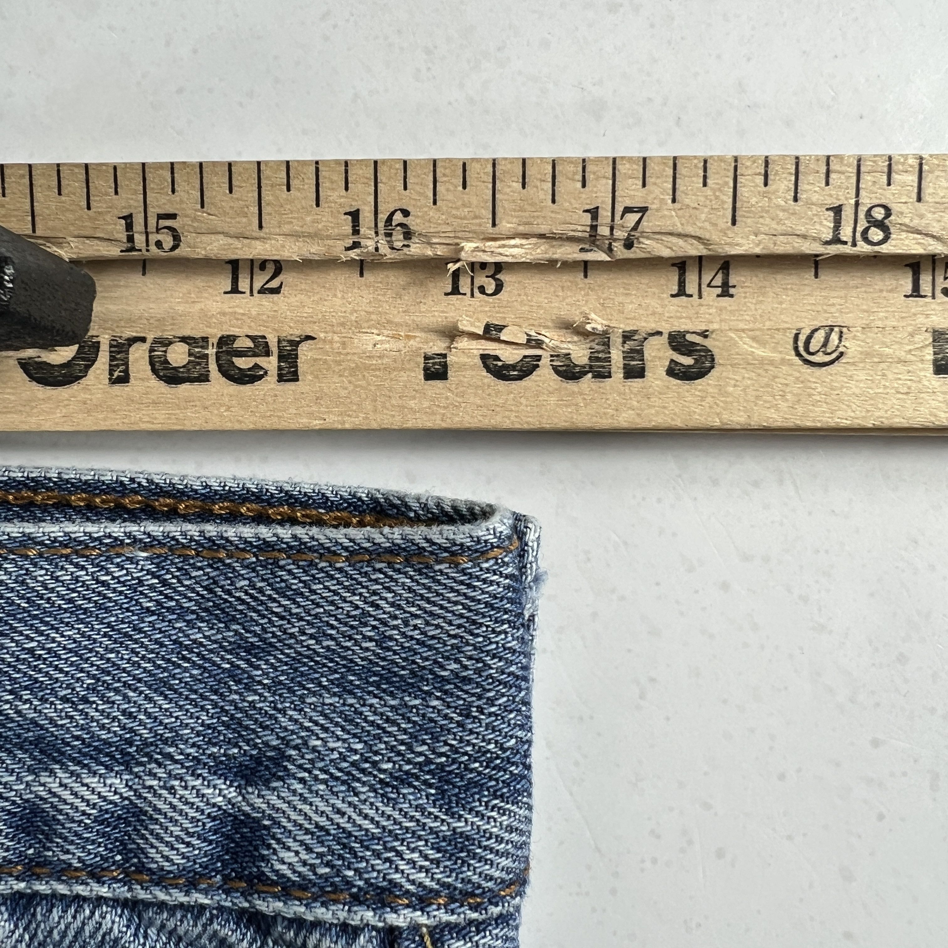 Levi's Y2K Levi's Jeans 550 Relaxed Fit Blue Faded Cotton Denim Size US 33 - 23 Thumbnail